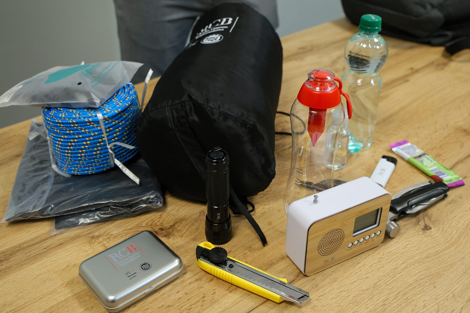 Czy smerfy mają już gotowy plecak ewakuacyjny?