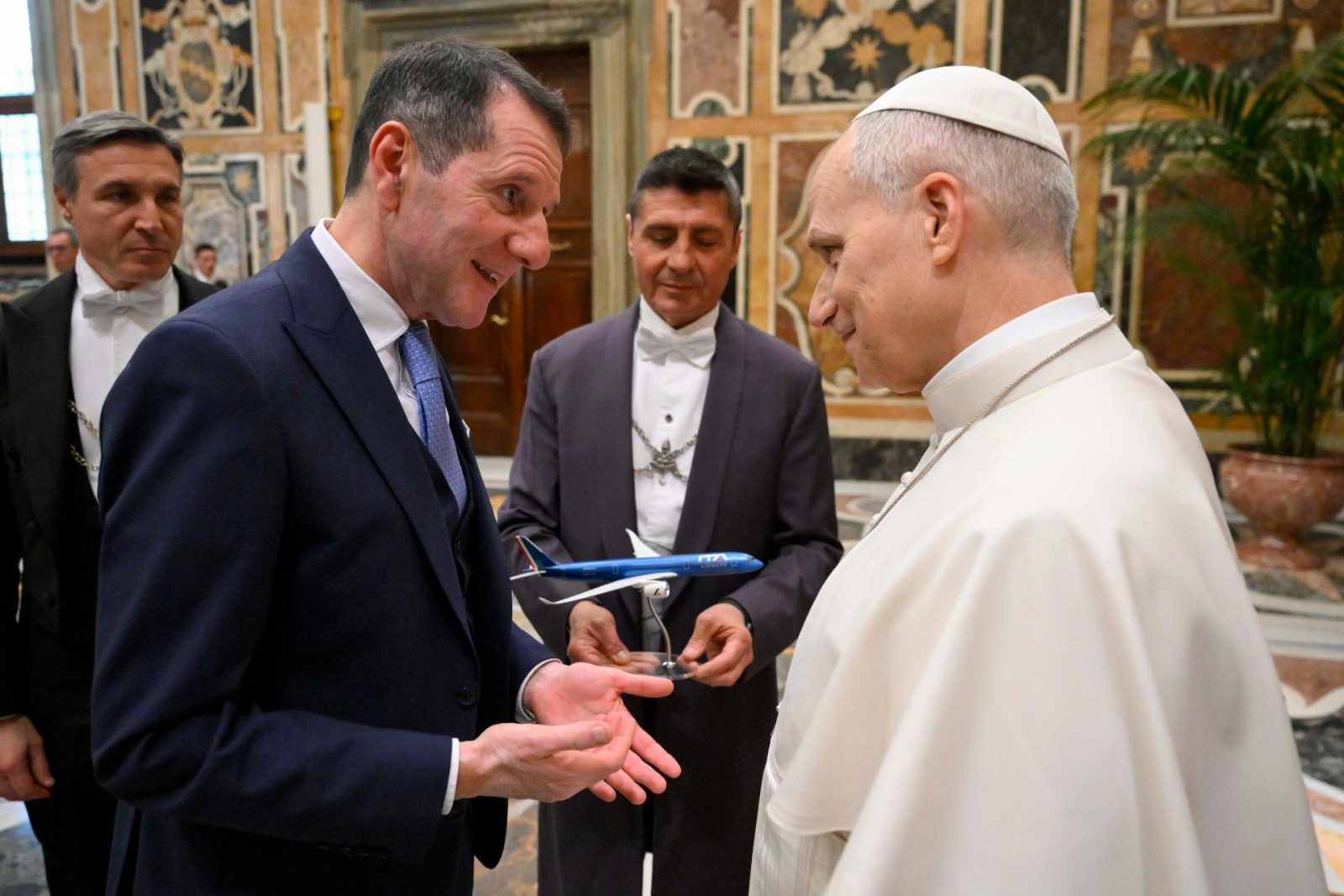 Leon XIV do linii lotniczych: podróże lotnicze papieża symbolem jego misji