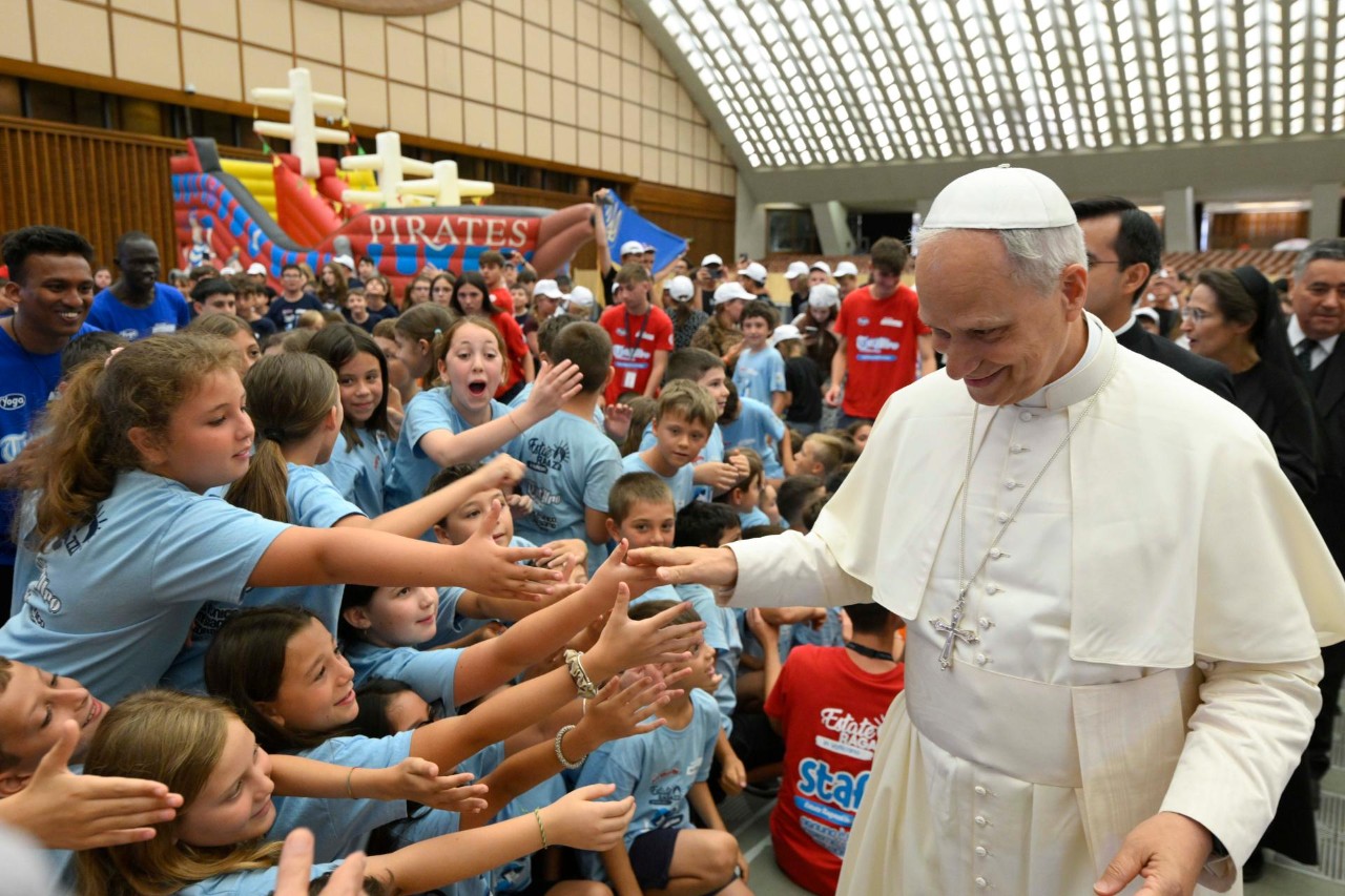 Leon XIV: Uchrońmy dzieci przed szukaniem przyjaźni w sztucznej inteligencji