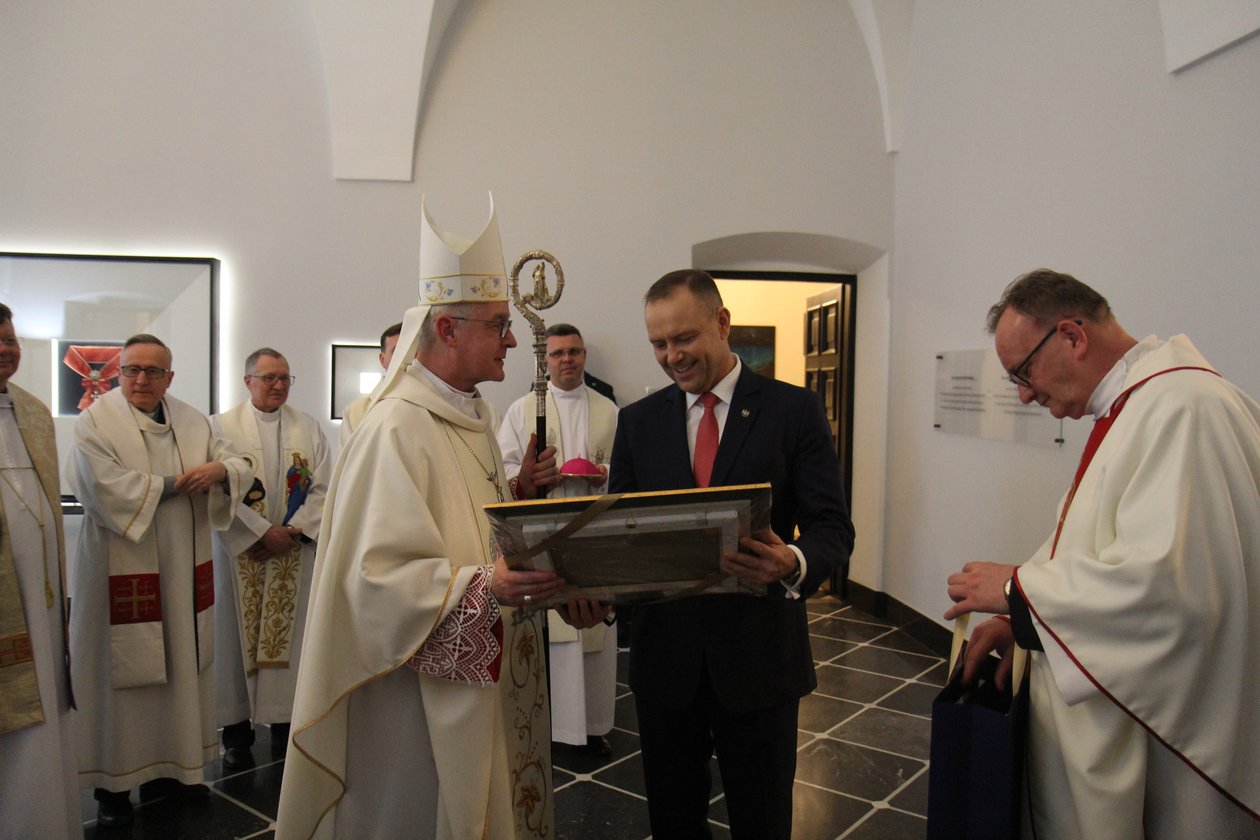 Nowy relikwiarz „Drzewo Krzyża” w kaplicy Pałacu Prezydenckiego