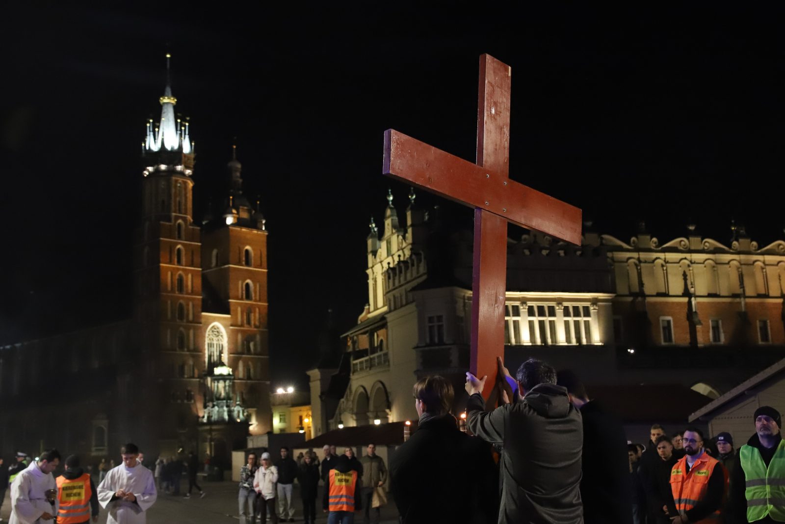 Kraków: setki studentów na Akademickiej Drodze Krzyżowej [+GALERIA]