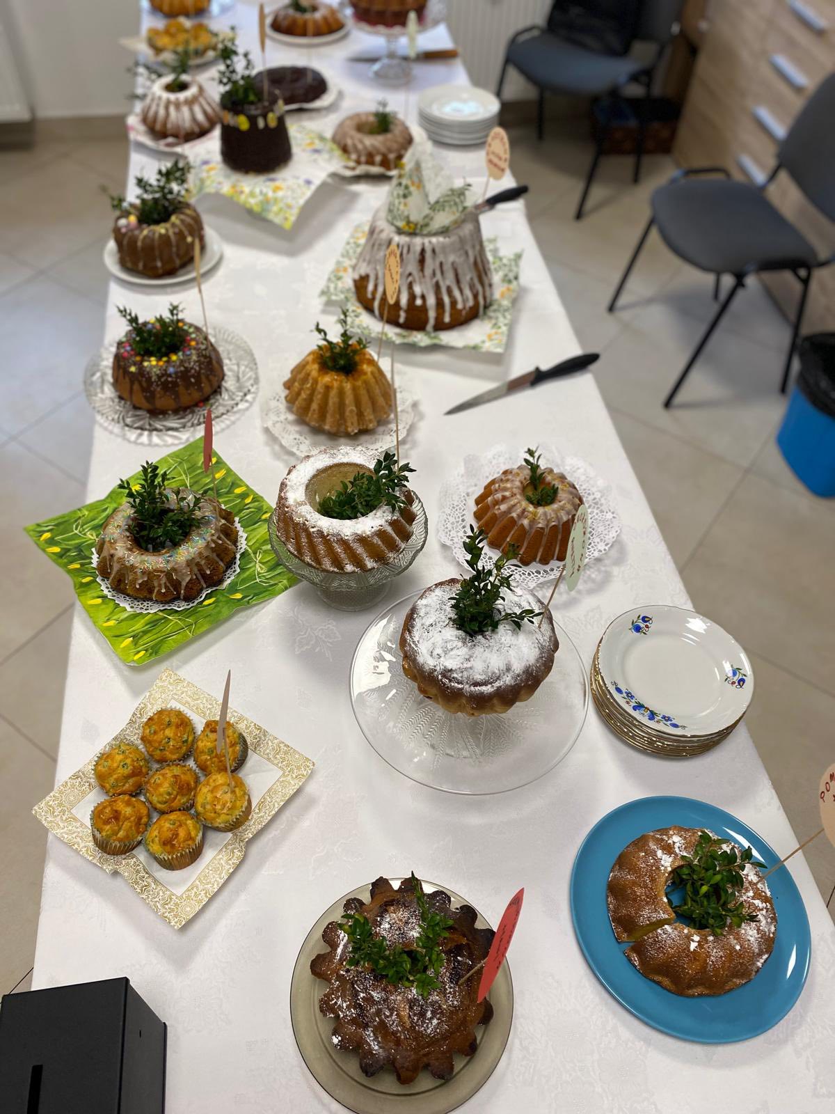 Łeba: kolejna edycja „Niedzieli z Babką”. Babki piekli parafianie i ojciec proboszcz