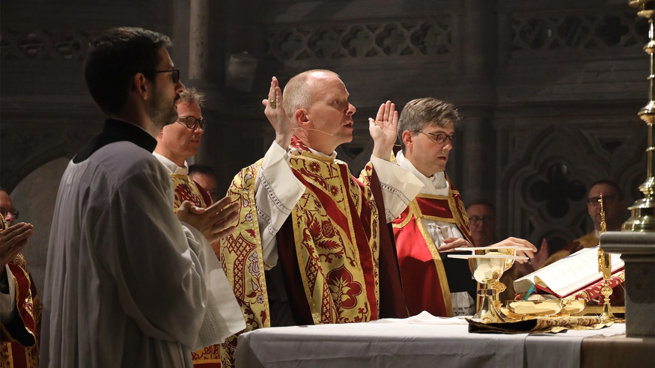 Bp Erik Varden: nie banalizujmy liturgii, ona prowadzi do Boga i ewangelizuje