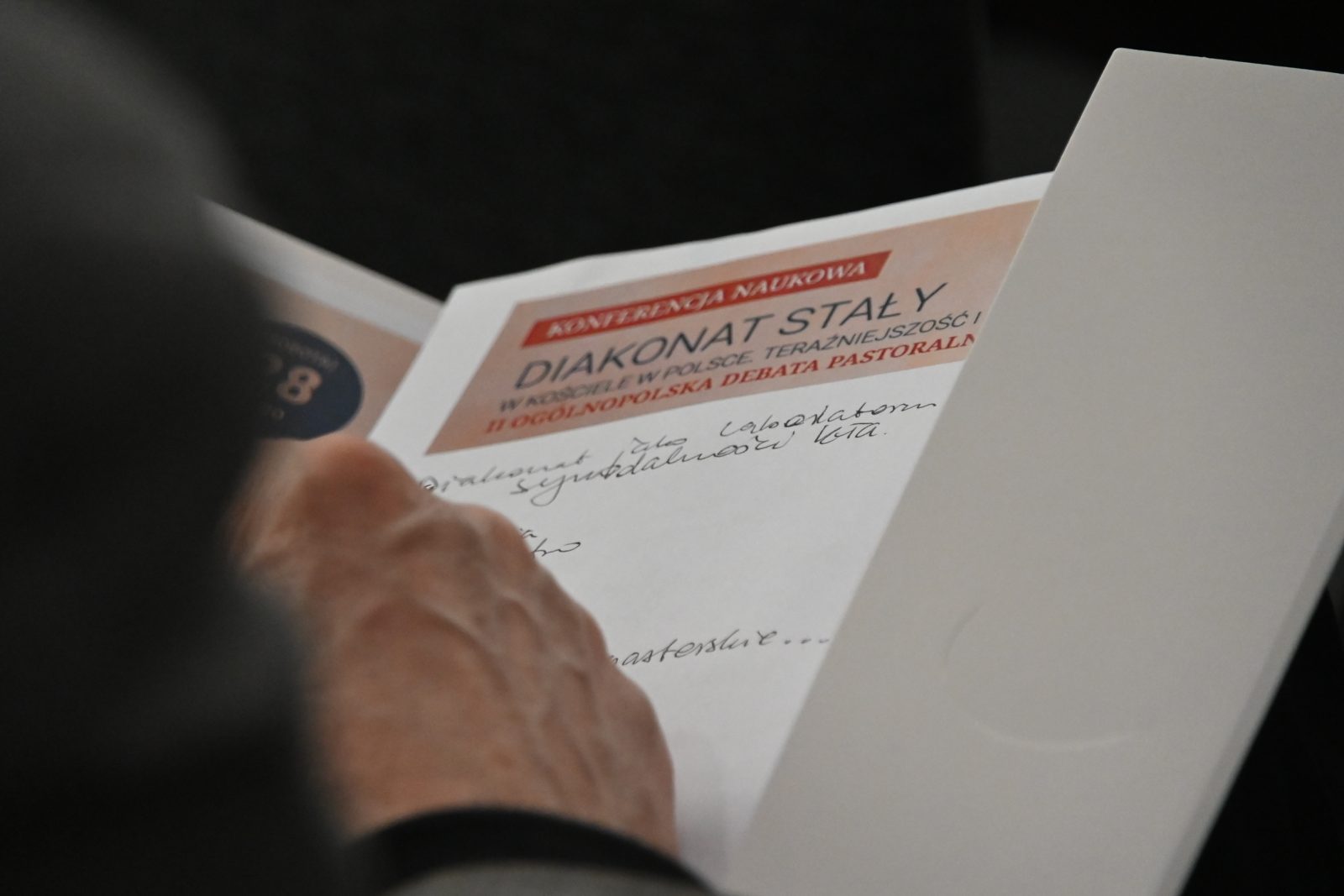 Debata o diakonacie stałym. Synodalne wyzwania dla Kościoła w Polsce w kwestii diakonatu stałego