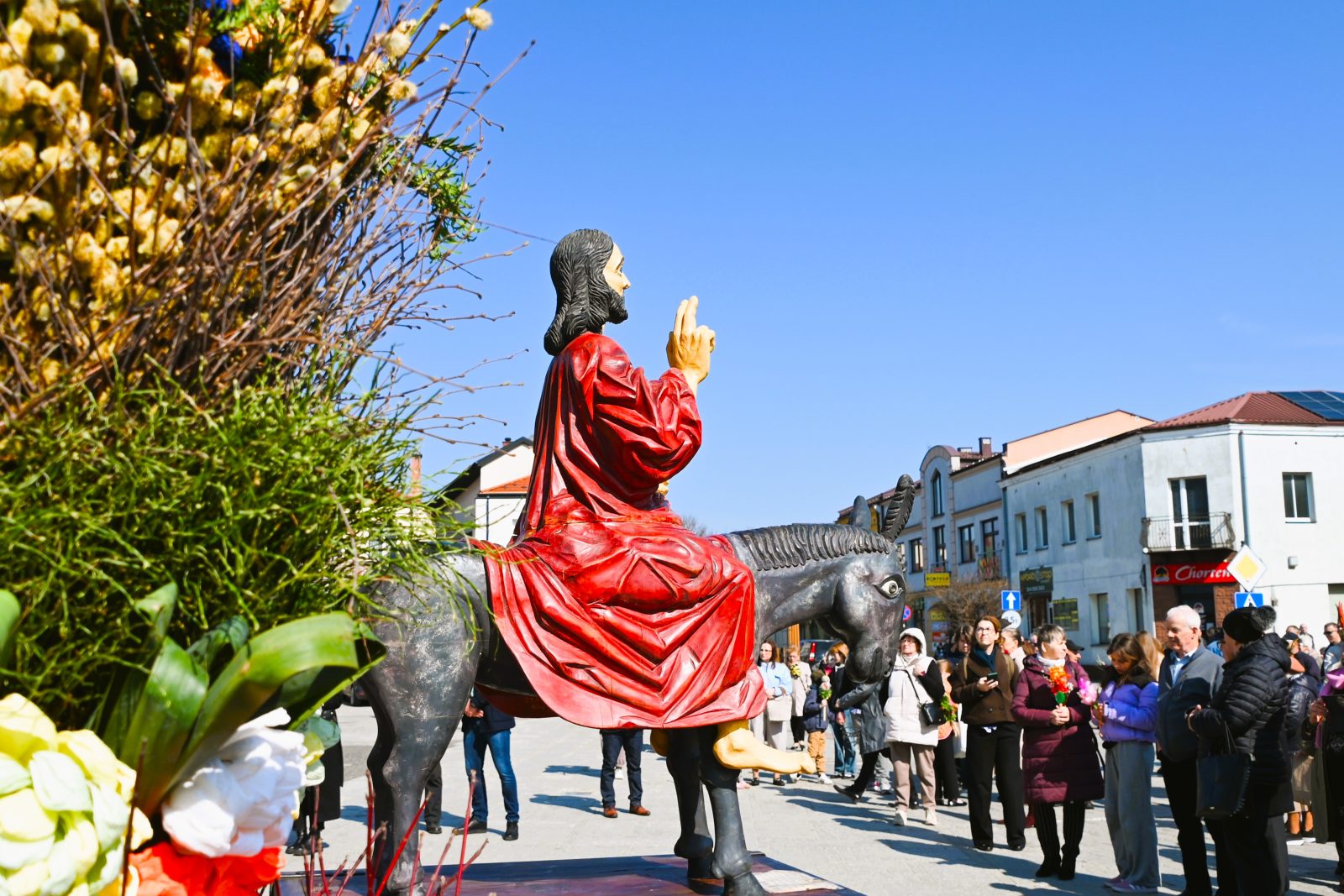 Wielowiekowa procesja z drewnianą figurą Jezusa. Niedziela Palmowa w Szydłowcu [FOTOREPORTAŻ]