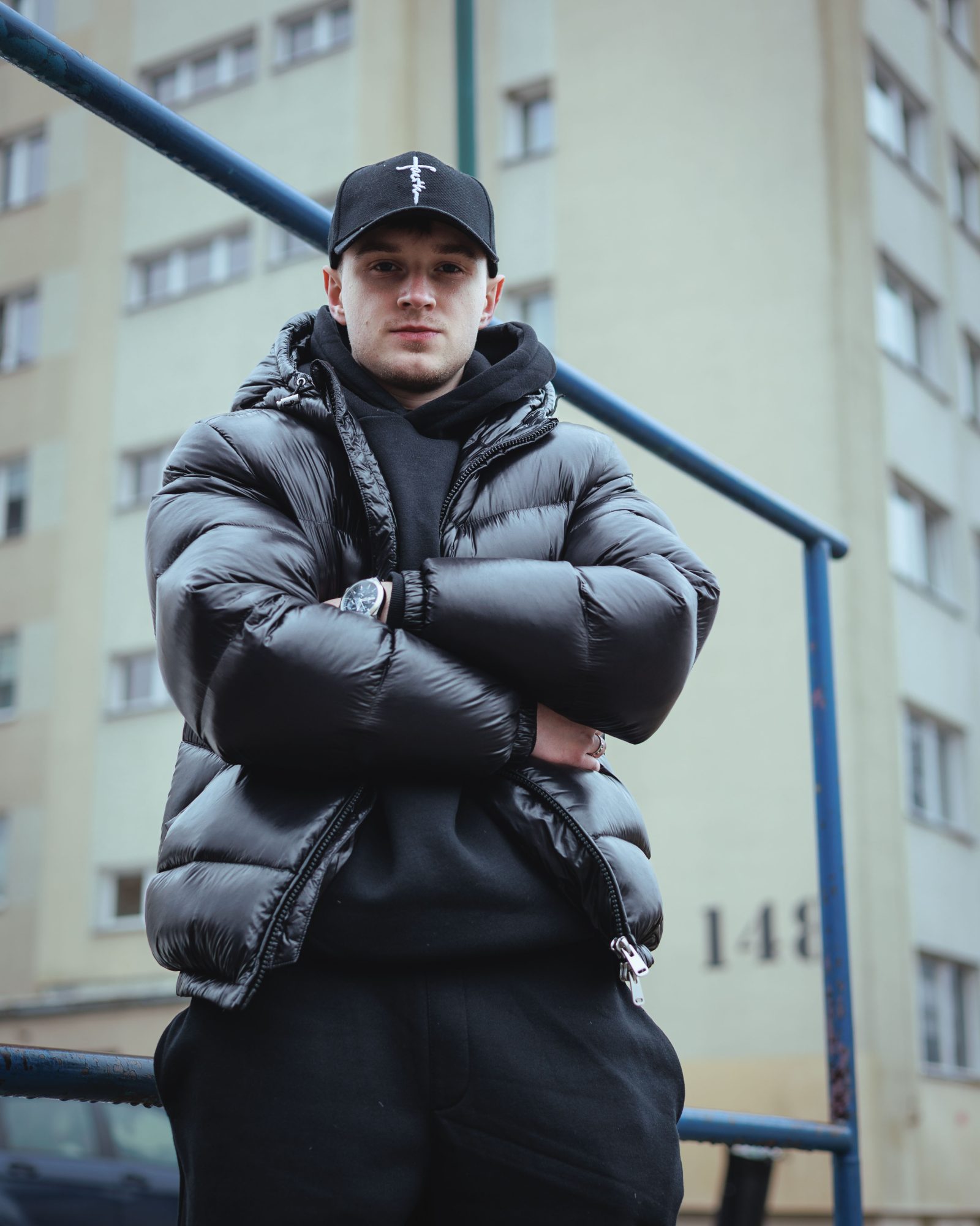 „Nie robię tego dla wyświetleń”. KaPe – raper, który zamiast sławy wybrał Boga