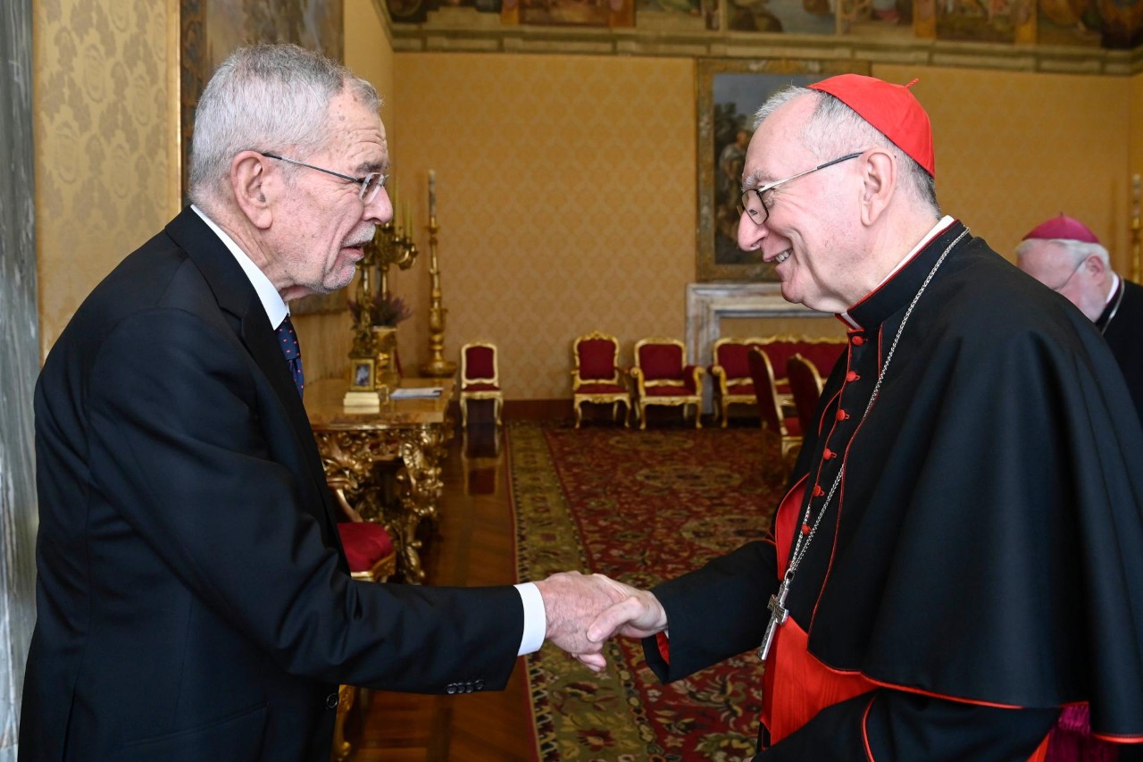 Prezydent Austrii w Watykanie: zwiększyć rolę wspólnoty międzynarodowej w poszukiwaniu rozwiązań pokojowych