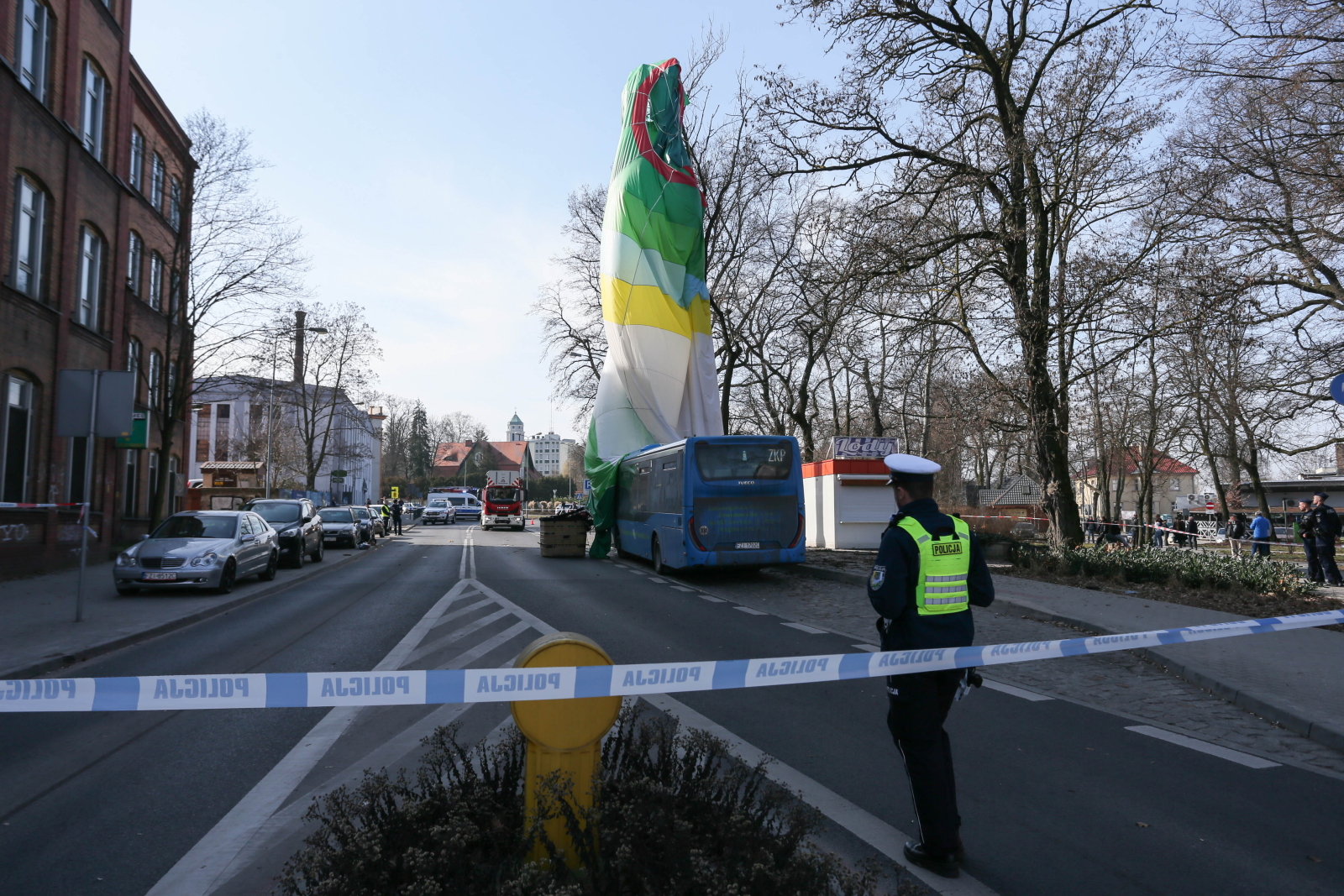 Zielona Góra: wypadek balonu z ludźmi w koszu, zginęła 28-letnia kobieta [+GALERIA]