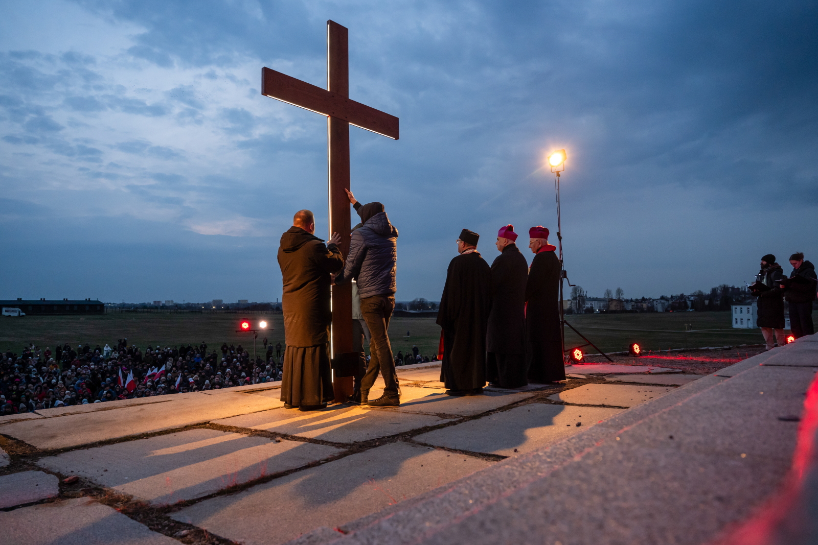 Droga Krzyżowa na terenie byłego niemieckiego obozu koncentracyjnego na Majdanku [+GALERIA]