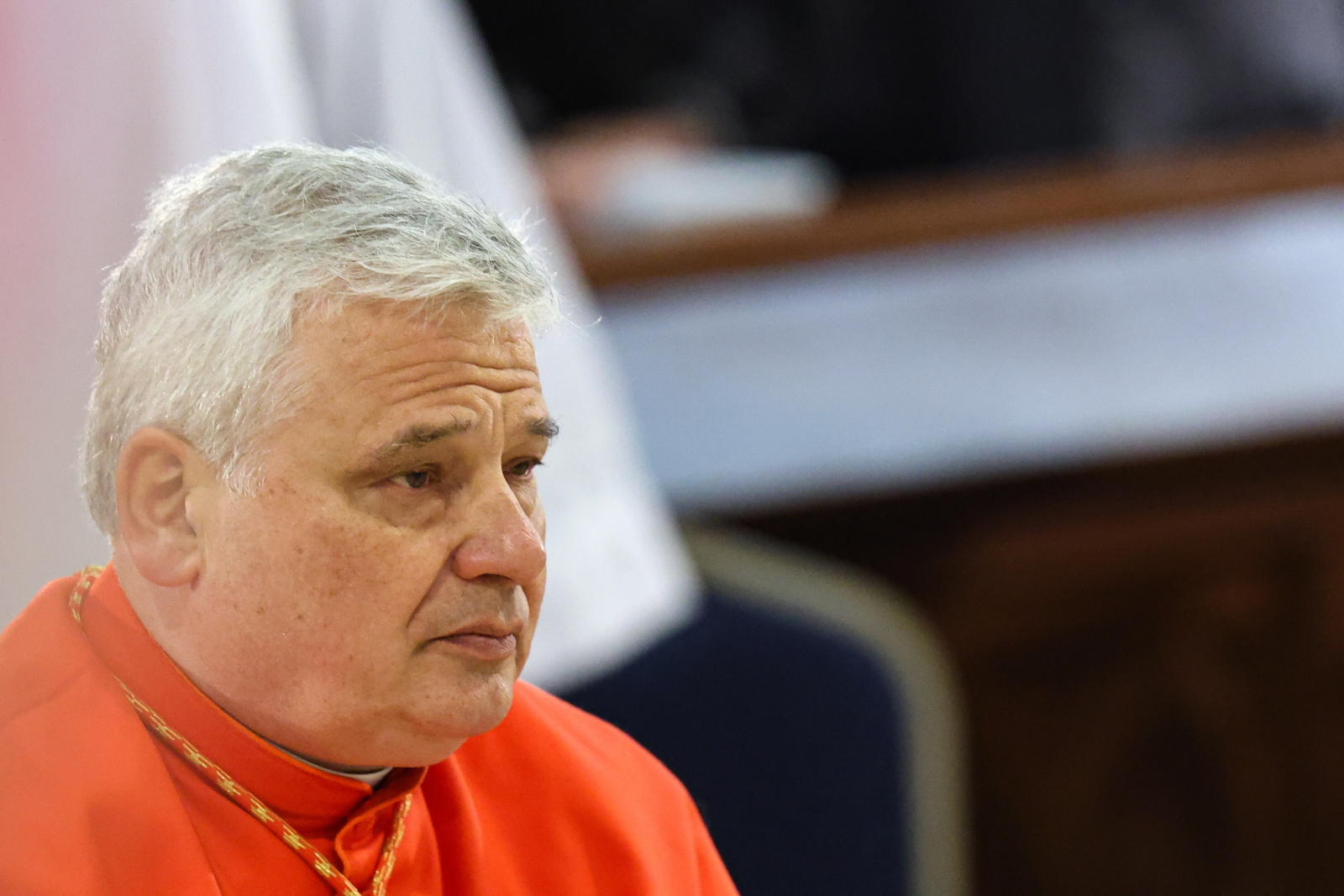 Kard. Krajewski: proszę zobaczyć dom biskupa, a biedni jedzą pod namiotem. To się musi zmienić