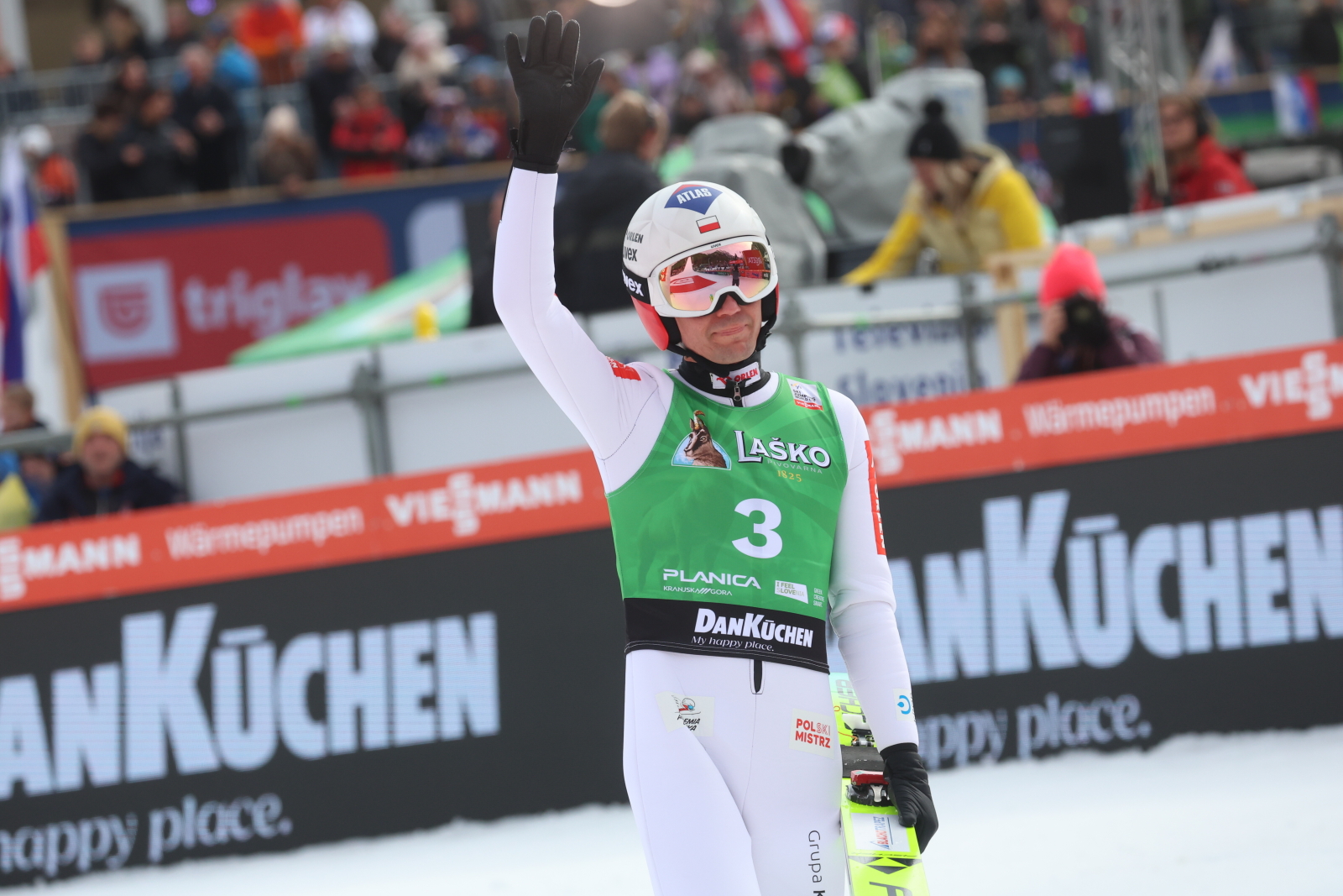 „Napisał piękną historię”. Ostatnie skoki Kamila Stocha w karierze [+GALERIA]