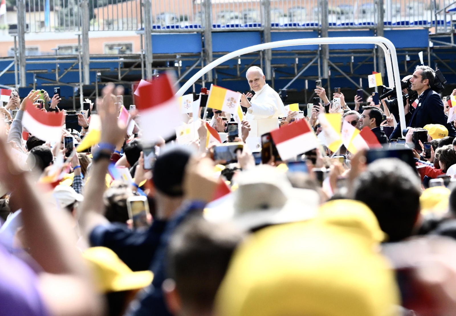Wierni na stadionie w Monako: nie spodziewaliśmy się tak gwałtownie gościć u nas papieża