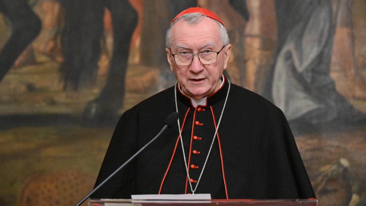 Kard. Parolin: świat potrzebuje więcej głosów pokoju