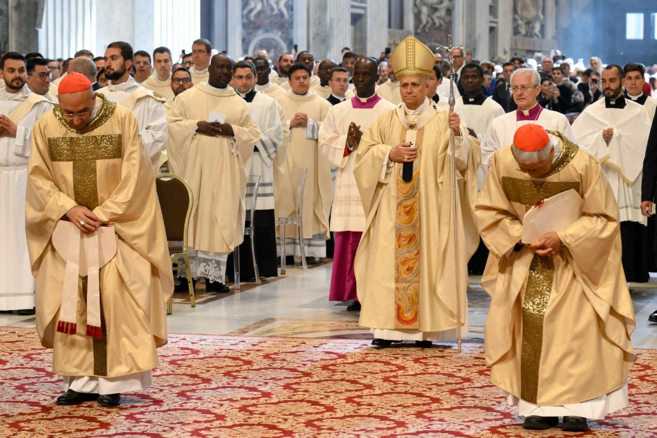 Papież do nowo wyświęcanych kapłanów: zawsze trzymajcie otwarte drzwi do Kościoła