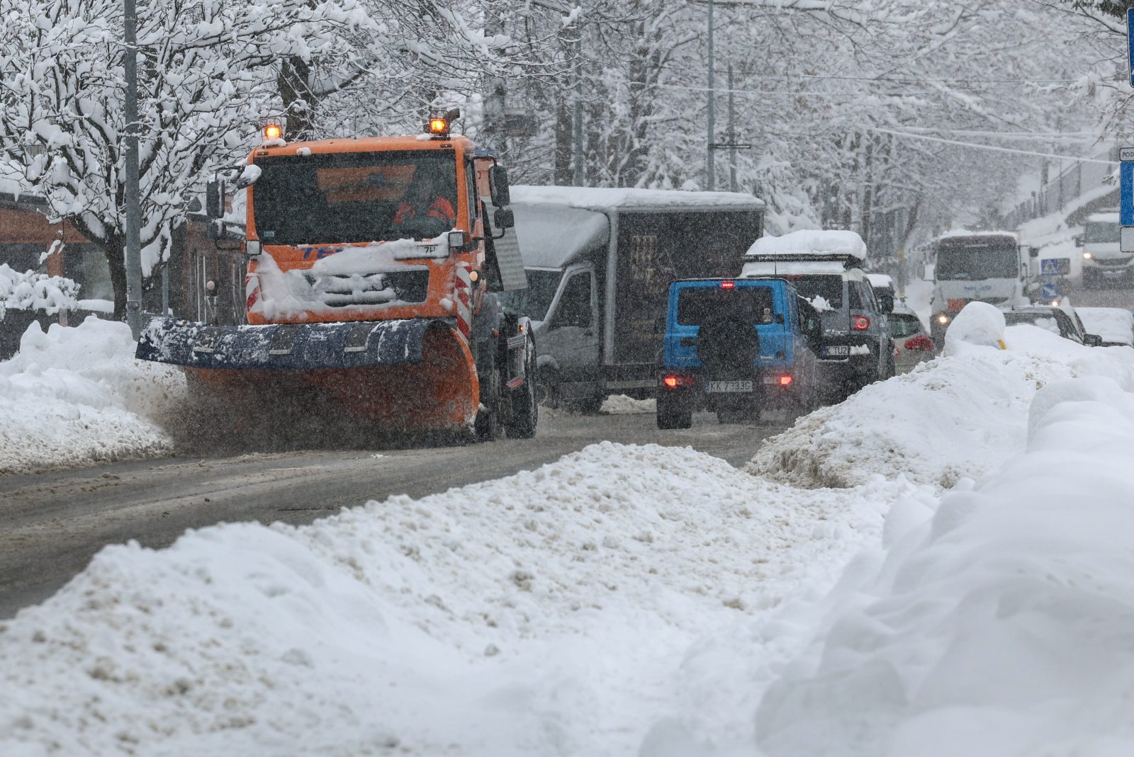 Zakopane: Wielkanoc w zimowej scenerii. Policja apeluje do kierowców o ostrożność na drogach [+GALERIA]