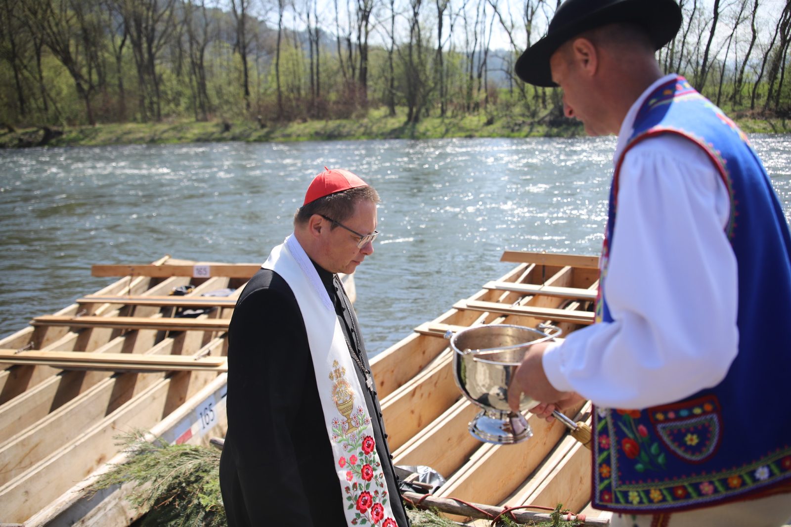 Kard. Ryś poświęcił łodzie flisackie; ruszył sezon spływów przełomem Dunajca [+GALERIA]