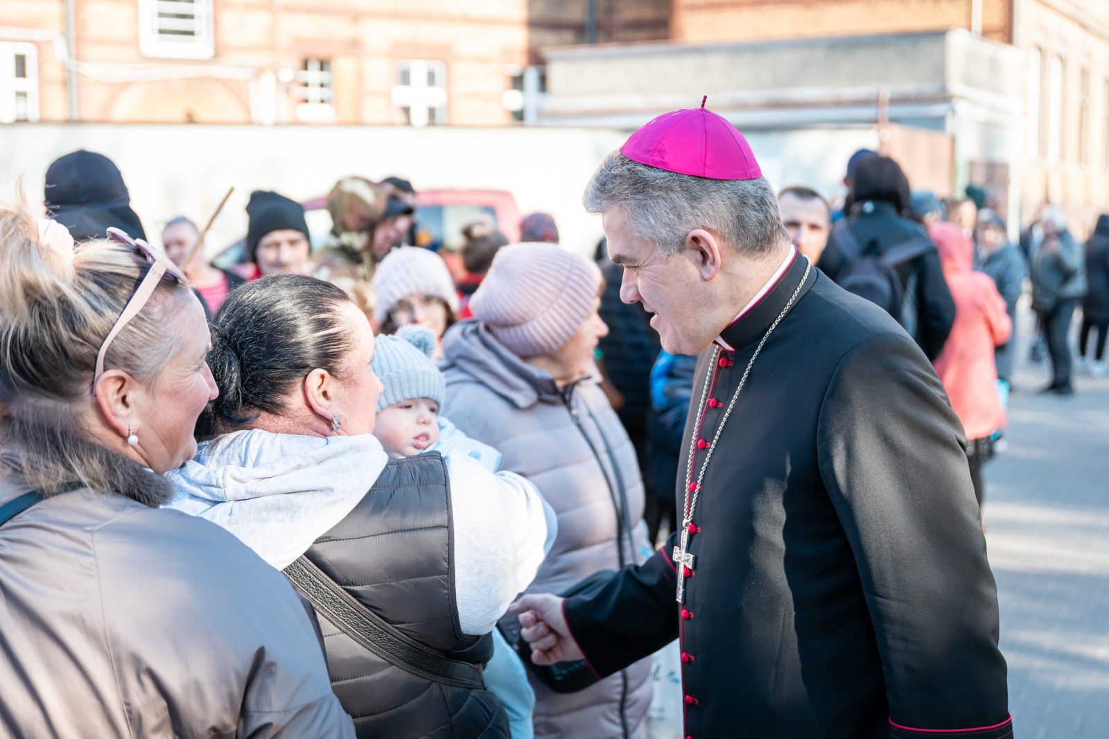 Poznań: rezurekcja w ogrodzie, świąteczne śniadanie i paczki dla 1,4 tys. osób dla potrzebujących
