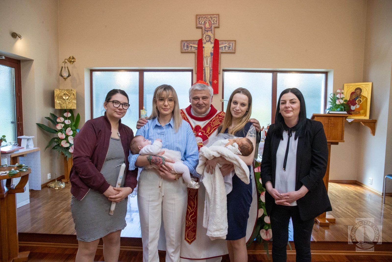 Łódź: kard. Krajewski ochrzcił dzieci w Domu Samotnej Matki [+GALERIA]
