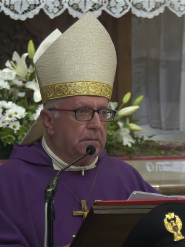 Włoski arcybiskup: kto popiera wojnę, powinien być ekskomunikowany