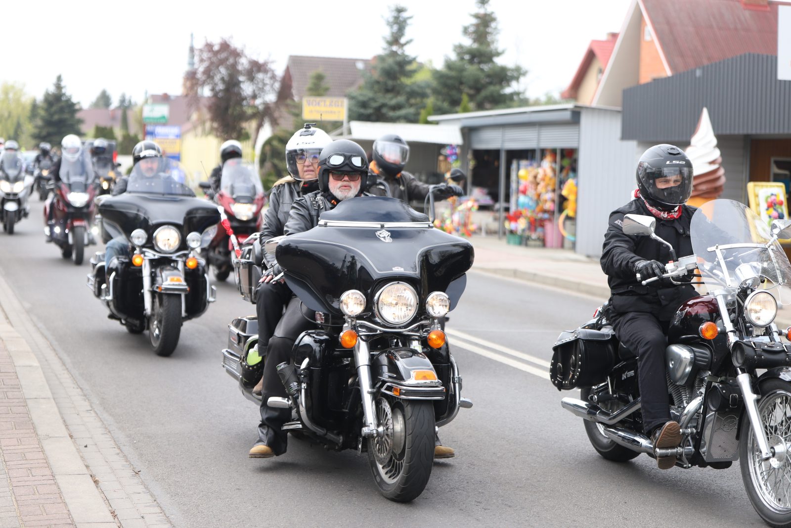 Rycerze współczesnych dróg u Pani Licheńskiej. XIV Otwarcie Sezonu Motocyklowego [+GALERIA]