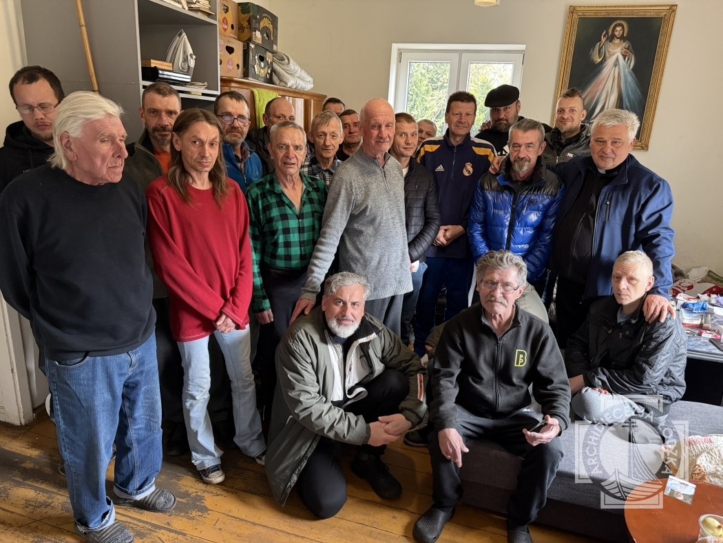 Kard. Konrad Krajewski odwiedził domy dla osób w kryzysie bezdomności [+WIDEO]