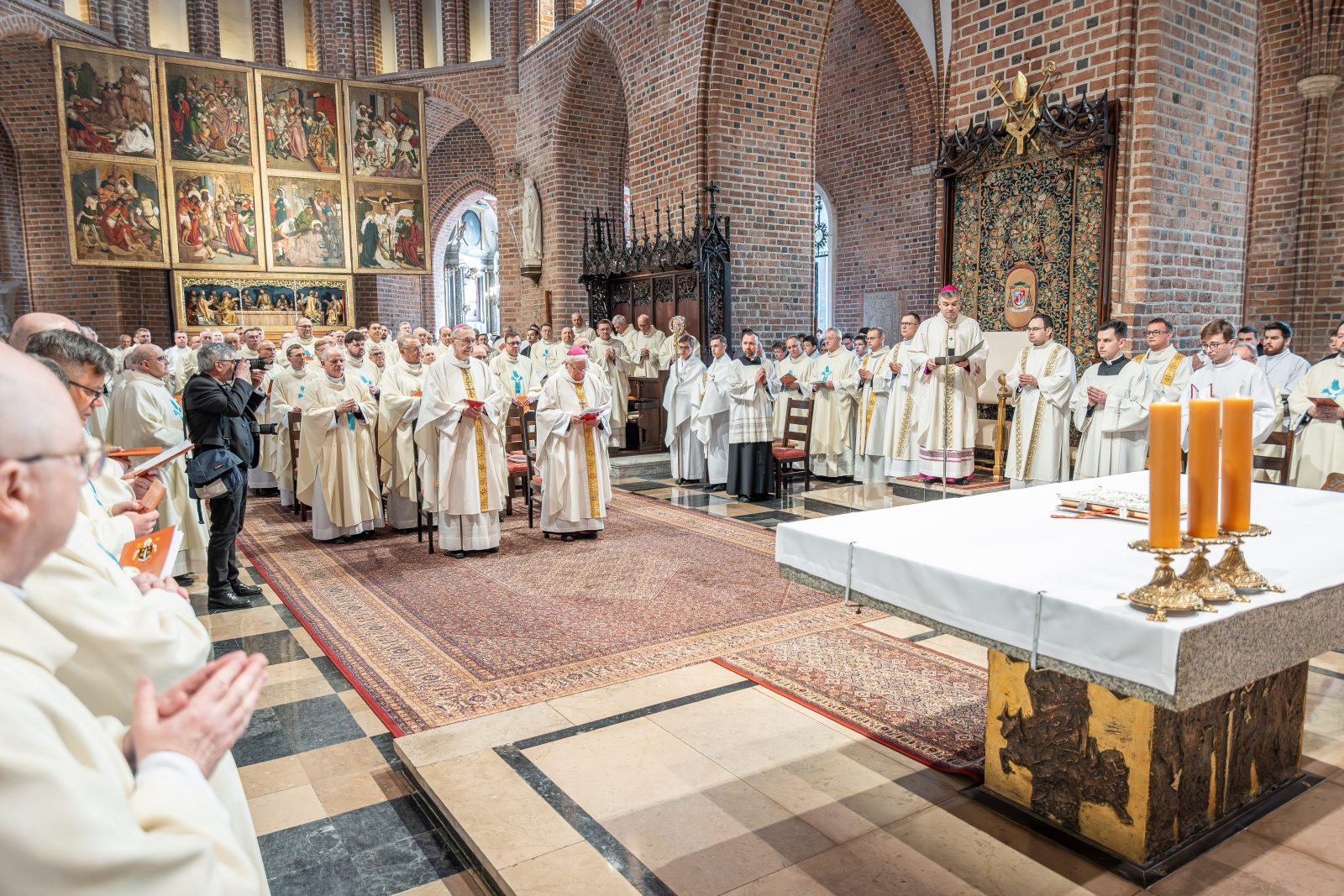 Abp Zbigniew Zieliński przewodniczył Mszy Krzyżma [+GALERIA]