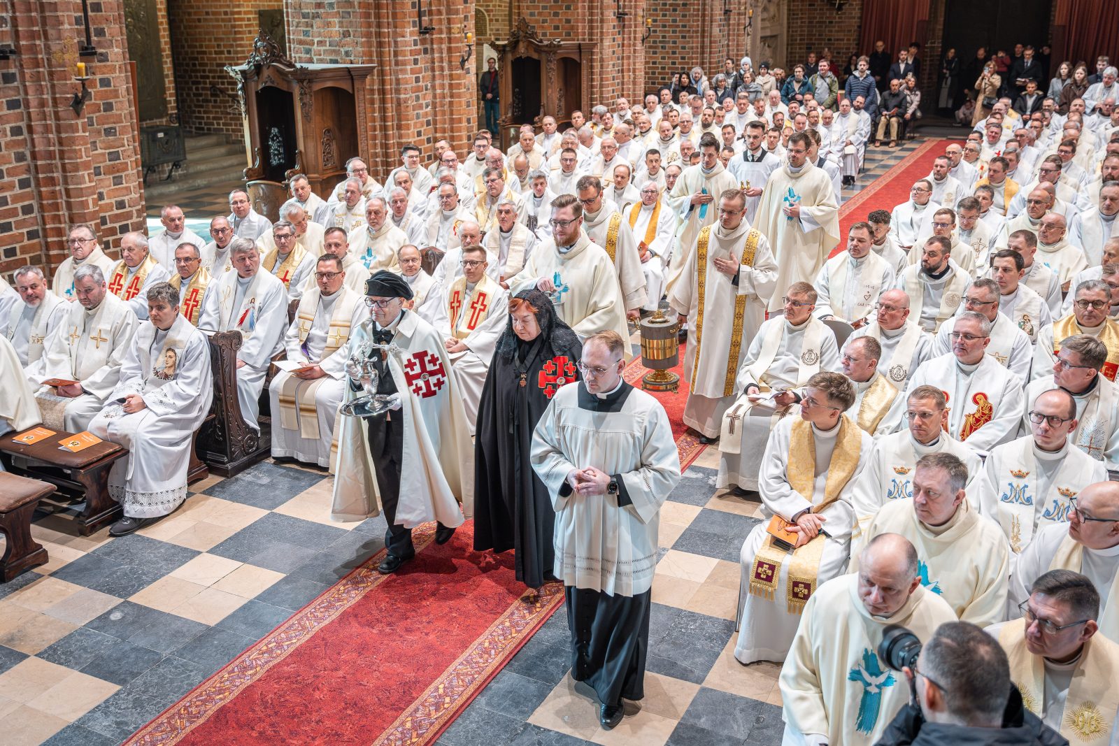 Msza Krzyżma w poznańskiej Katedrze [GALERIA]