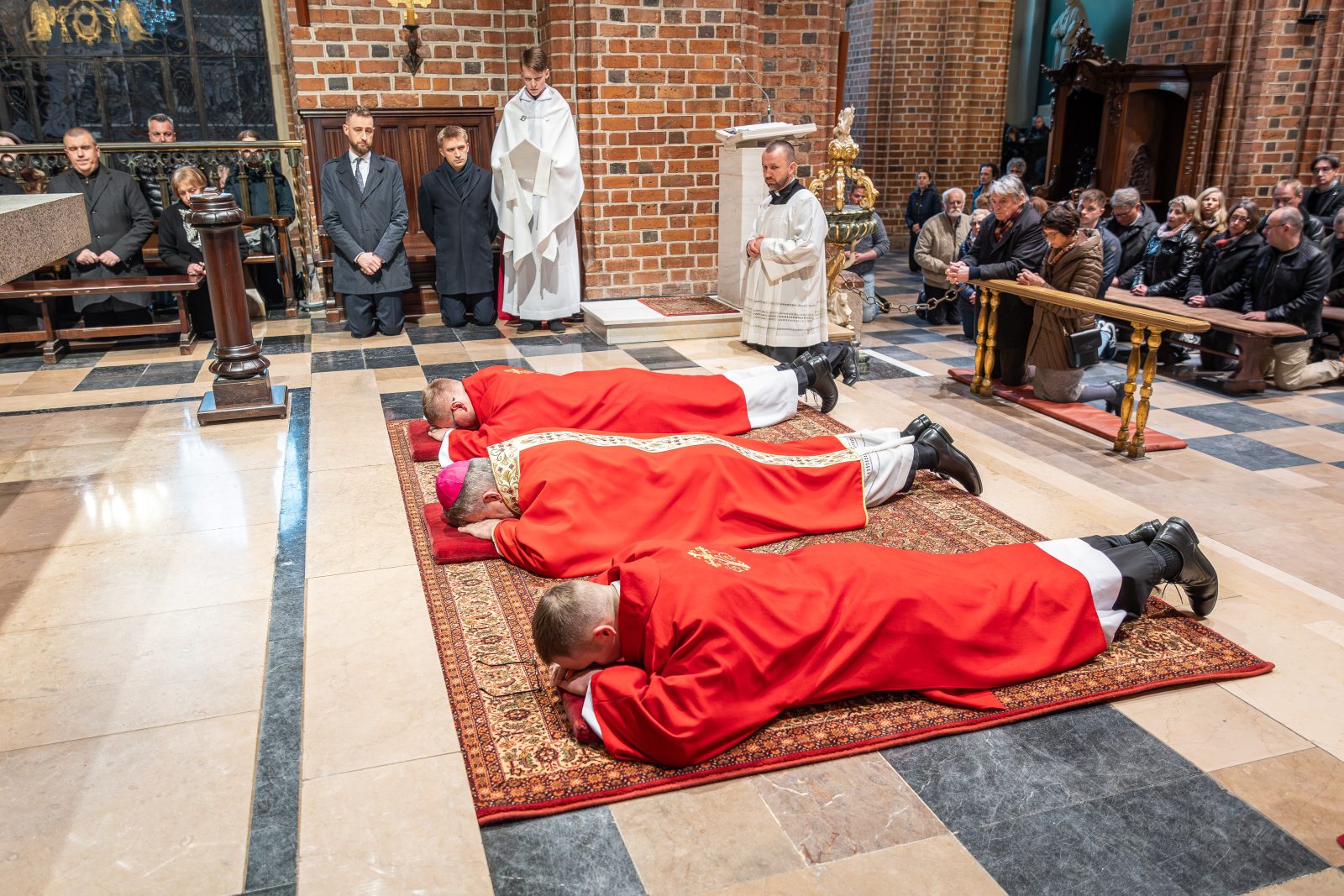 Wielki Piątek w katedrze poznańskiej [GALERIA]