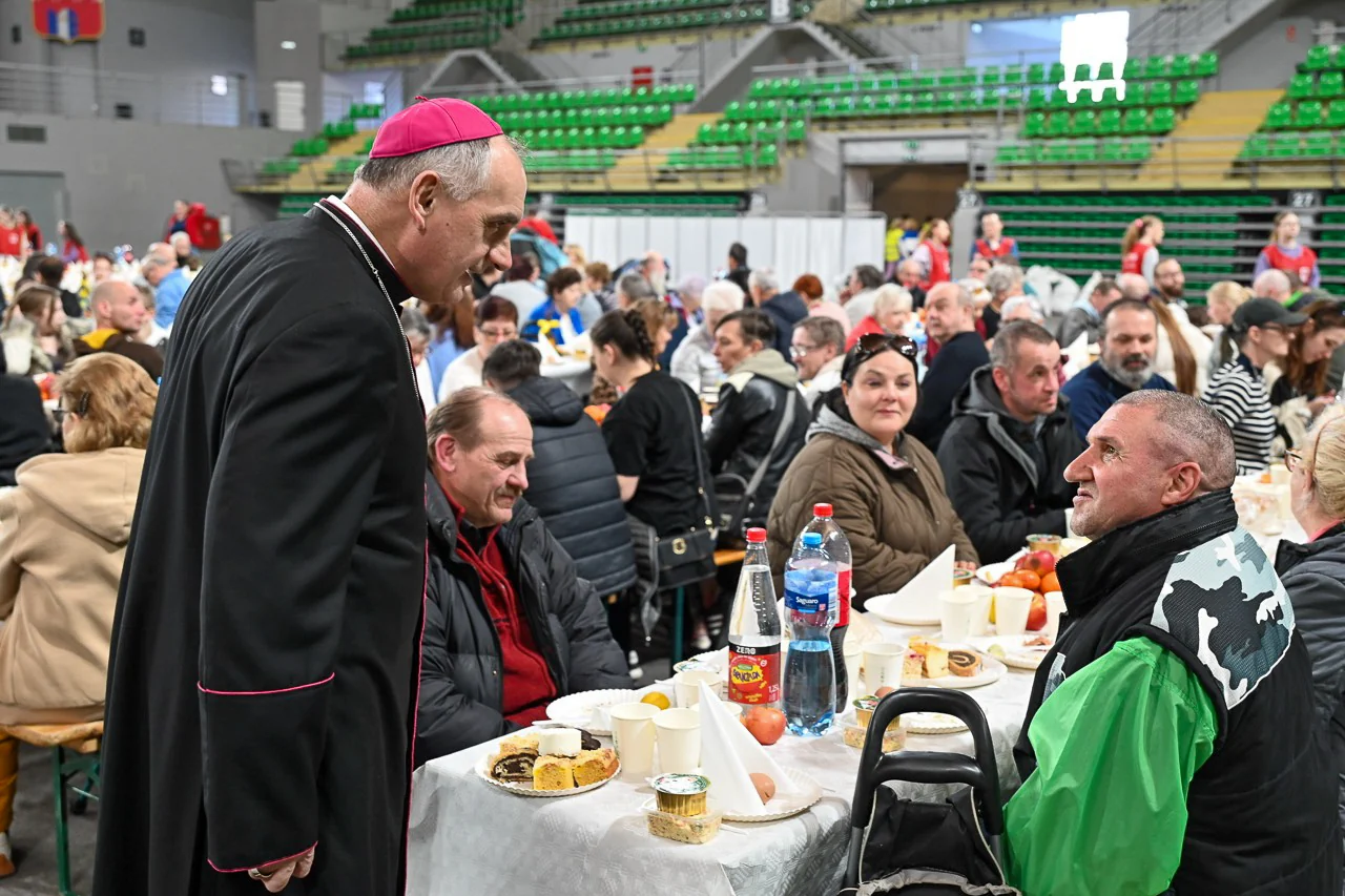 Bydgoszcz: Caritas zaprosiła do stołu świątecznego ponad 1200 osób