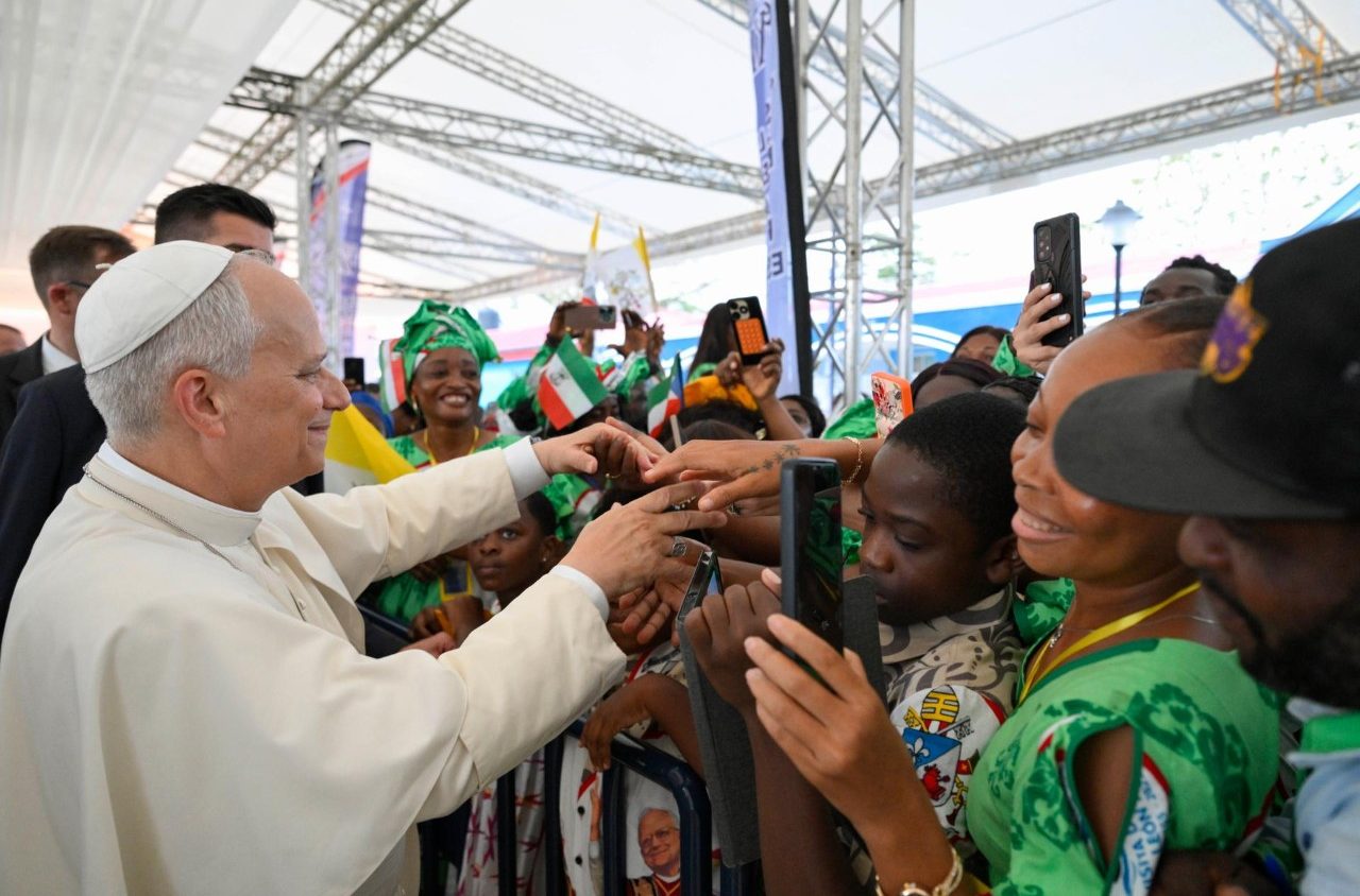 Leon XIV w Gwinei Równikowej: Eucharystia, więzienie i spotkanie z młodzieżą