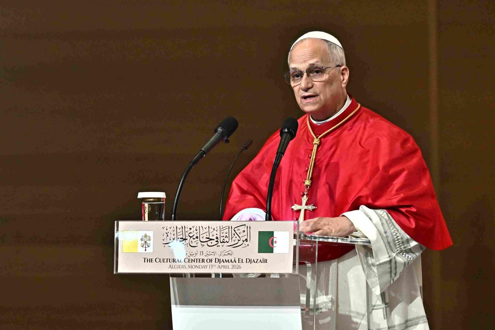 Pierwszy dzień historycznej podróży Leona XIV: Pokój! Jesteśmy rodziną [SYNTEZA]