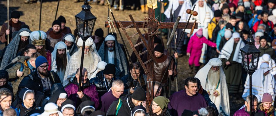 Wielki Piątek na świecie [GALERIA]