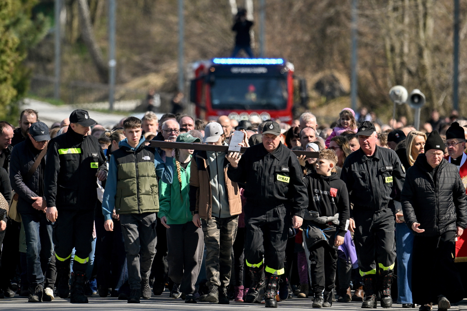 Świętokrzyska Droga Krzyżowa z Nowej Słupi na Święty Krzyż [GALERIA]