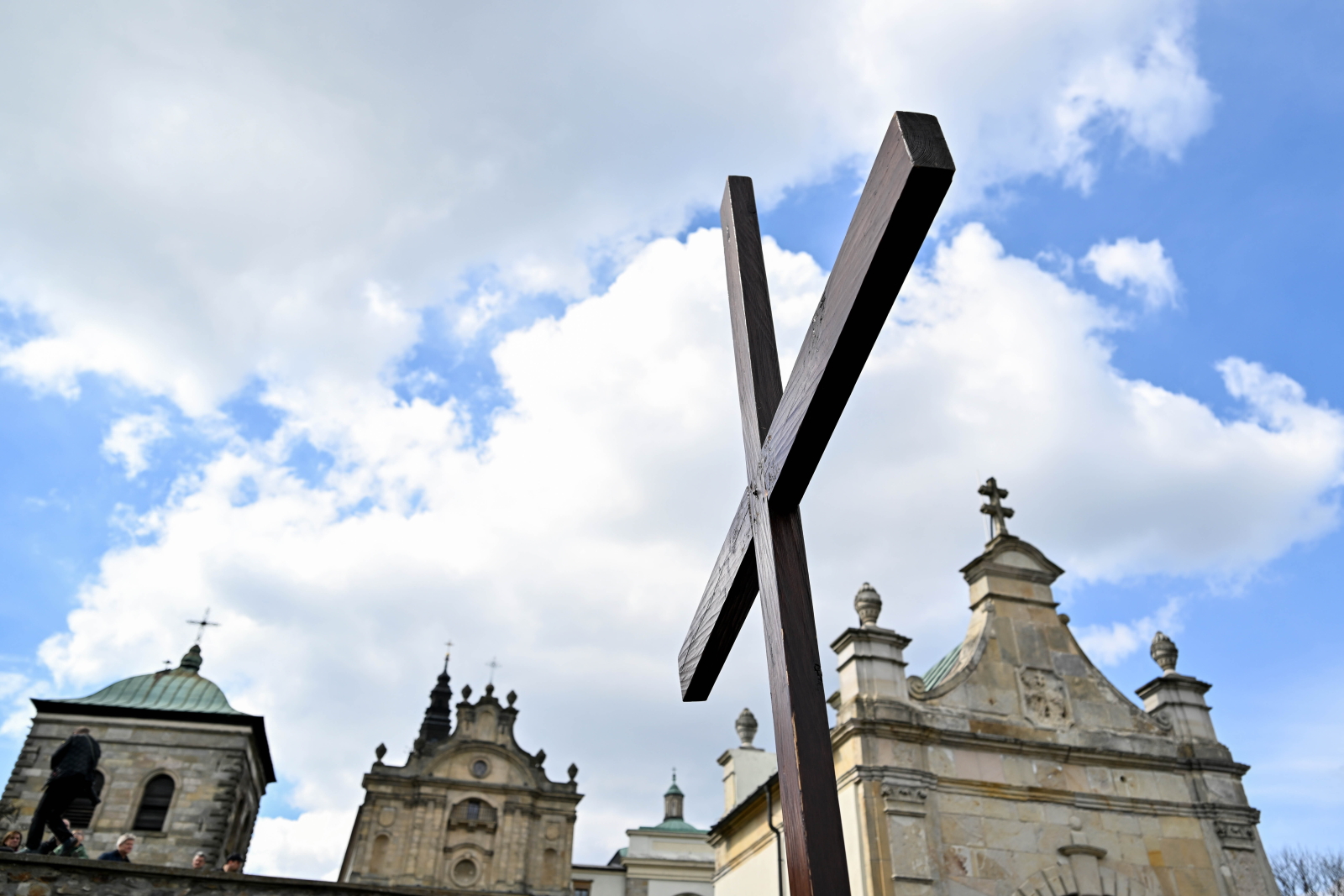 Święty Krzyż: 30 tysięcy pielgrzymów na Świętym Krzyżu. Ta manifestacja poprzedziła powstanie styczniowe