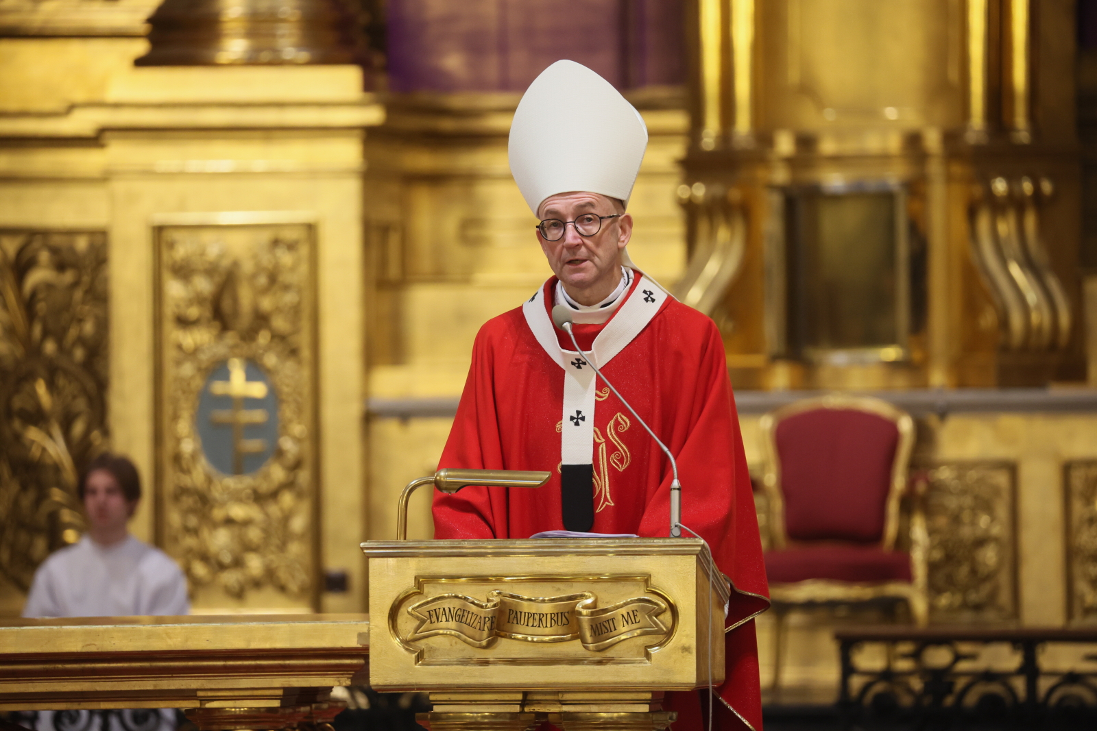 Abp Galbas w Wielki Piątek: świat jest w ręku Boga, a nie przypadku [+GALERIA]