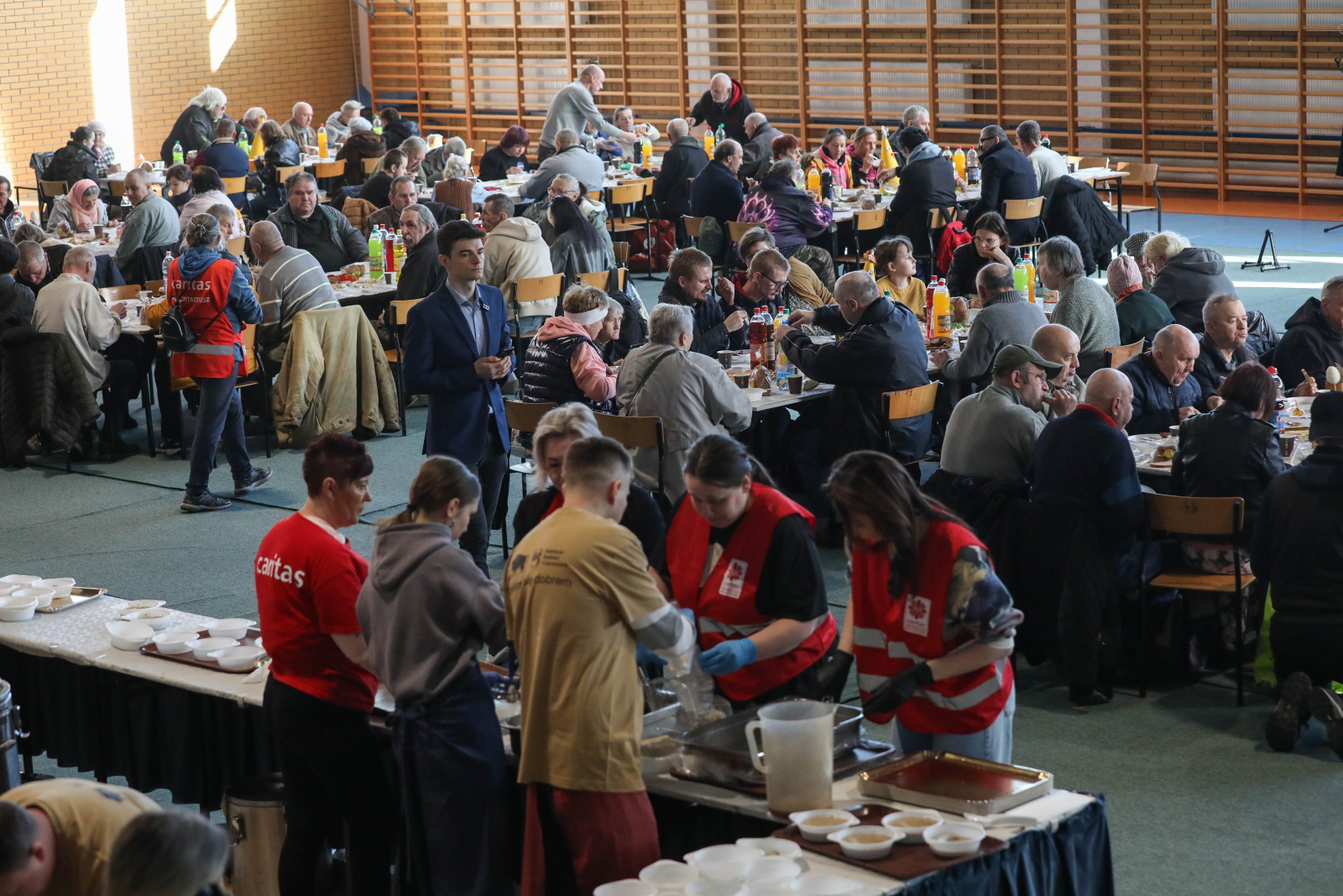 Białystok: rezurekcja i wielkanocne śniadanie dla potrzebujących