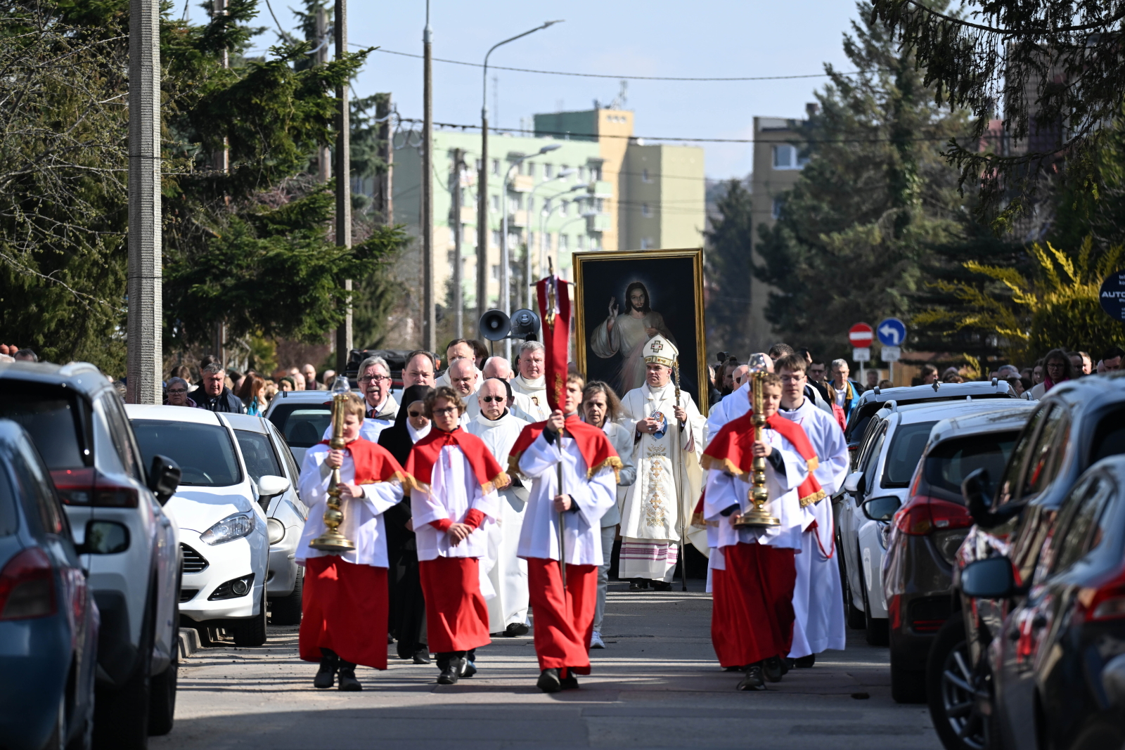Gdańsk: procesja z relikwiami św. Jana Pawła II do Sanktuarium Miłosierdzia Bożego [GALERIA]
