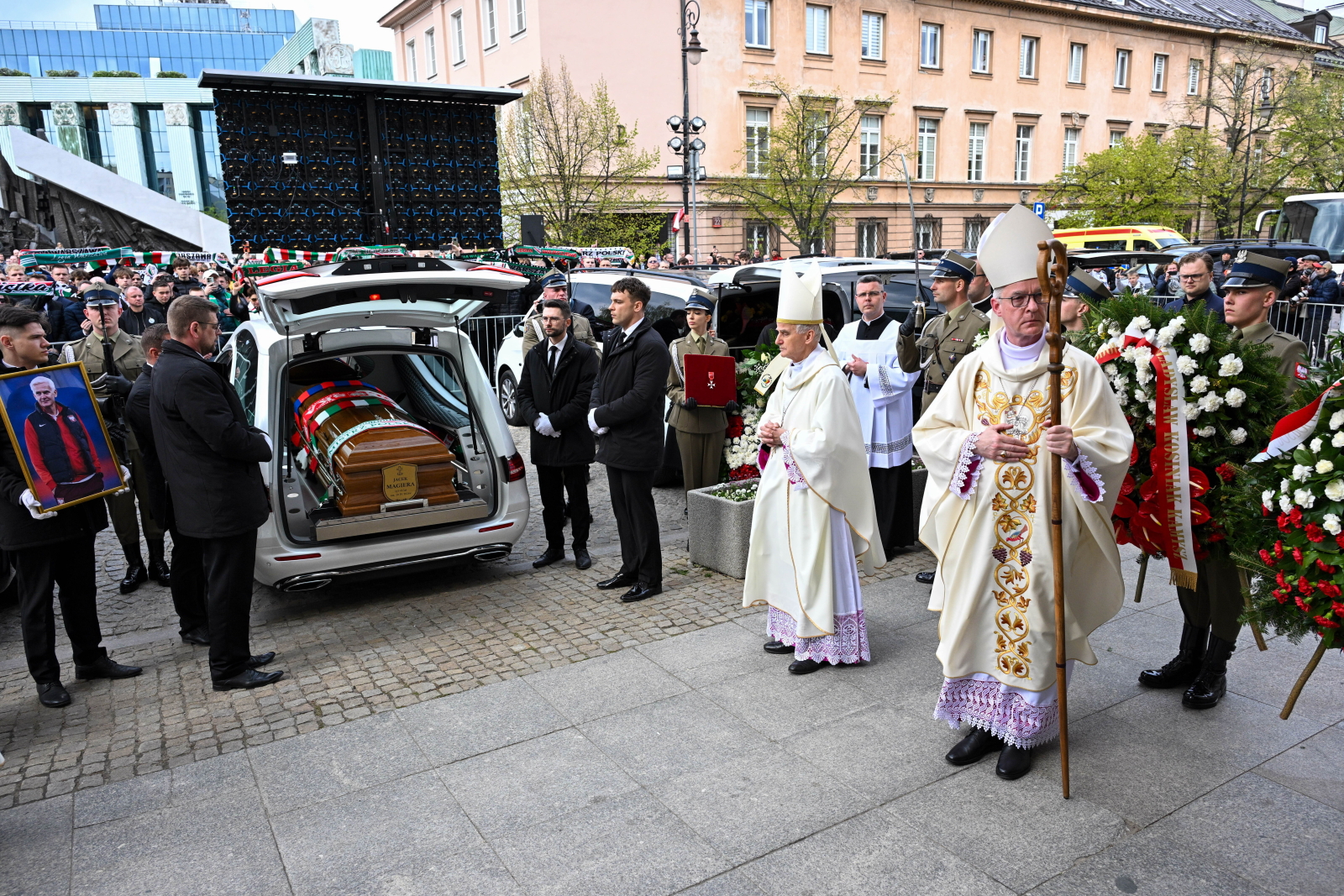 Warszawa: uroczystości pogrzebowe śp. Jacka Magiery. Kondolencje złożył także przewodniczący Episkopatu