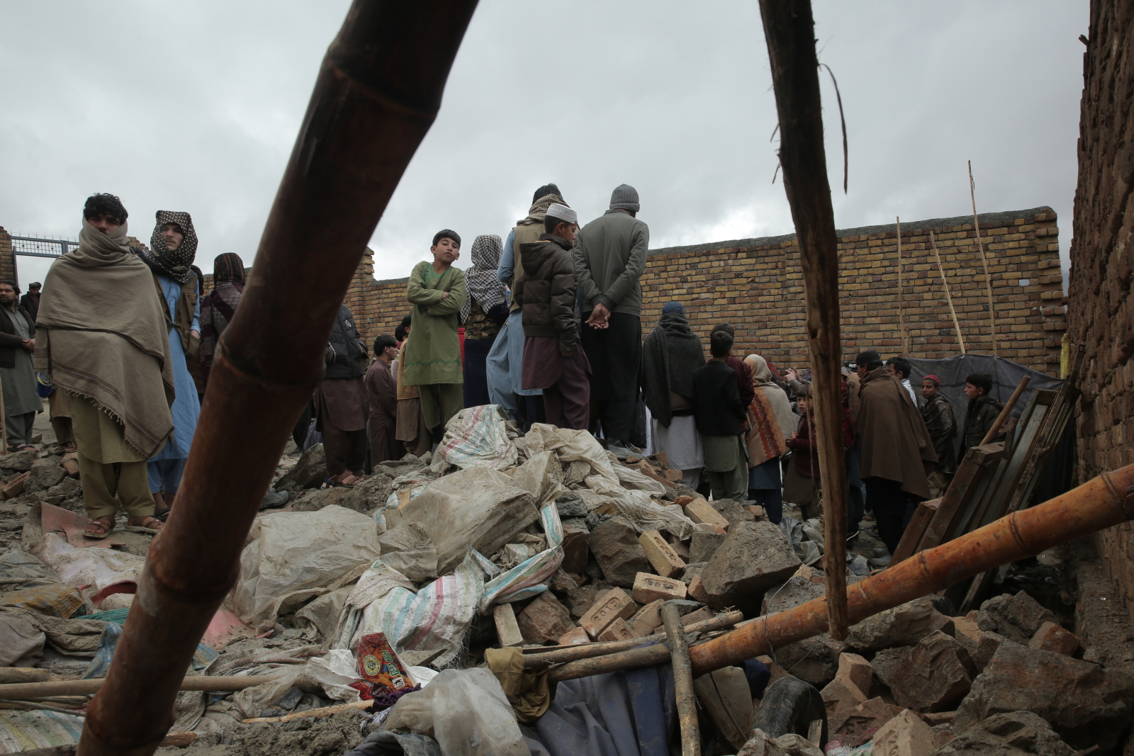 Do 12 wzrosła liczba ofiar trzęsienia ziemi w Afganistanie [+GALERIA]