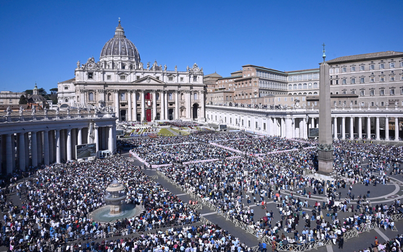 Papież: Jezus nie przychodzi po to, żeby nam coś ukraść, jest dobrym Pasterzem, który pomnaża życie