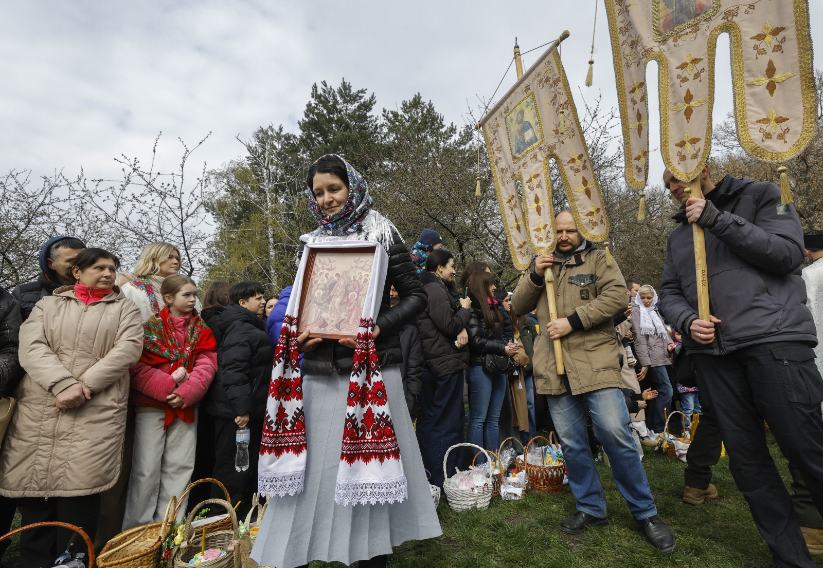Ukraina: Wielkanoc Kościołów wschodnich w cieniu wojny [+GALERIA]