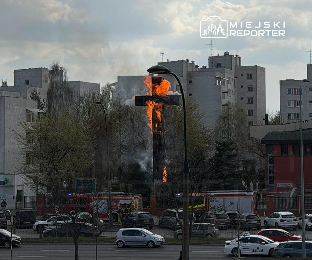 Pożar krzyża na warszawskim Mokotowie