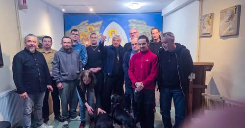 Kard. Konrad Krajewski z wizytą w Domu Magnificat dla osób uzależnionych