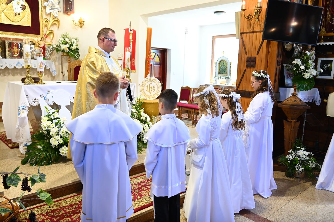 W wielu parafiach oblackich trwa czas uroczystych Pierwszych Komunii Świętych