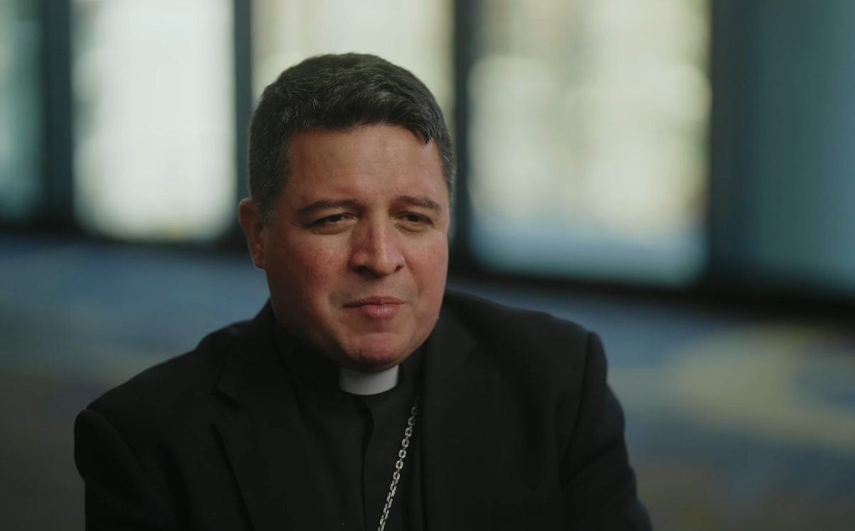 Od nielegalnego imigranta do biskupa w USA – niezwykła historia biskupa Evelio [ROZMOWA]
