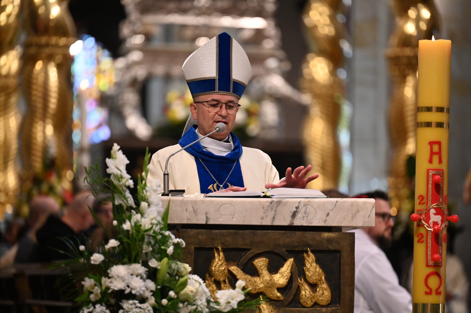 Bp Orchowicz do młodych: właśnie w ludzkiej słabości Bóg przychodzi z miłosierdziem