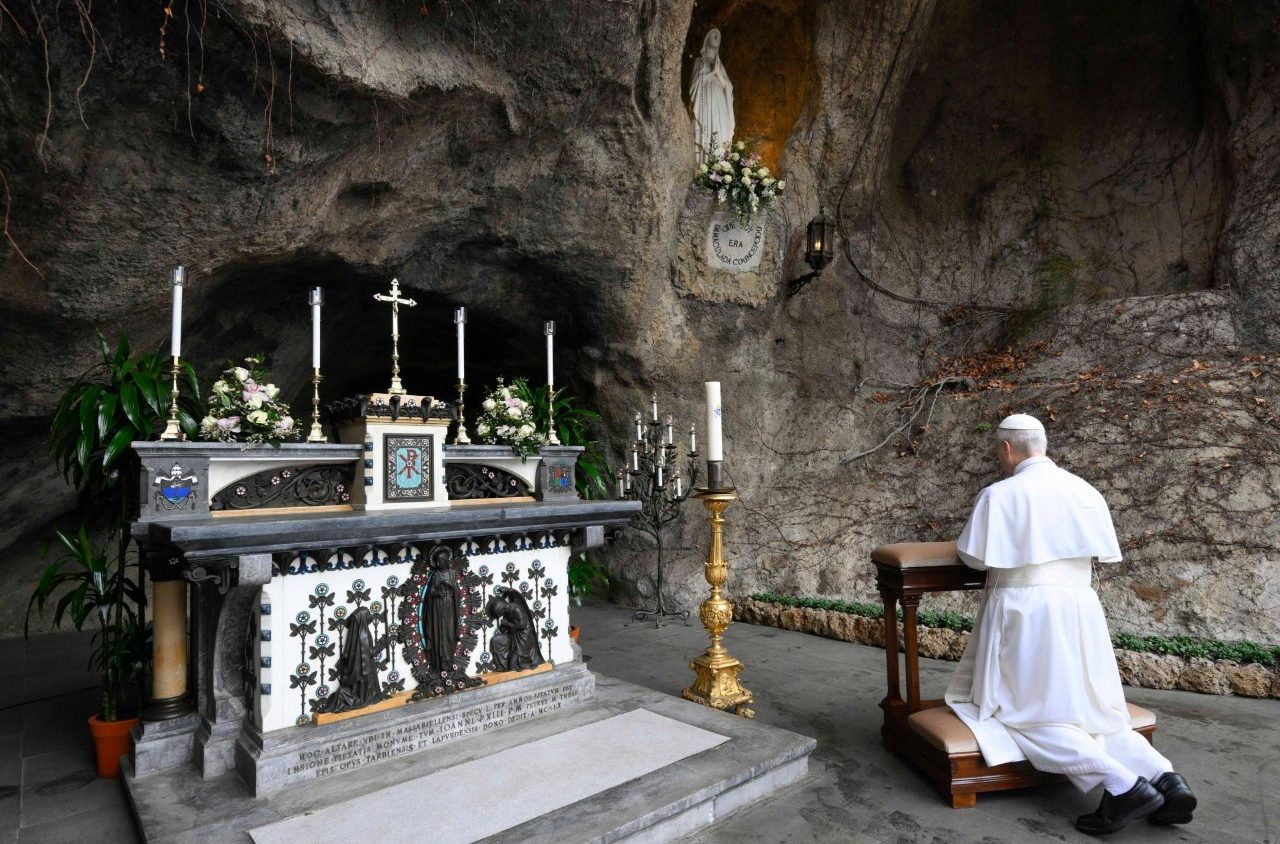 Dziś sanktuaria świata modlą się papieżem o pokój. Połączą się m.in. Fatima, Lourdes i Jasna Góra