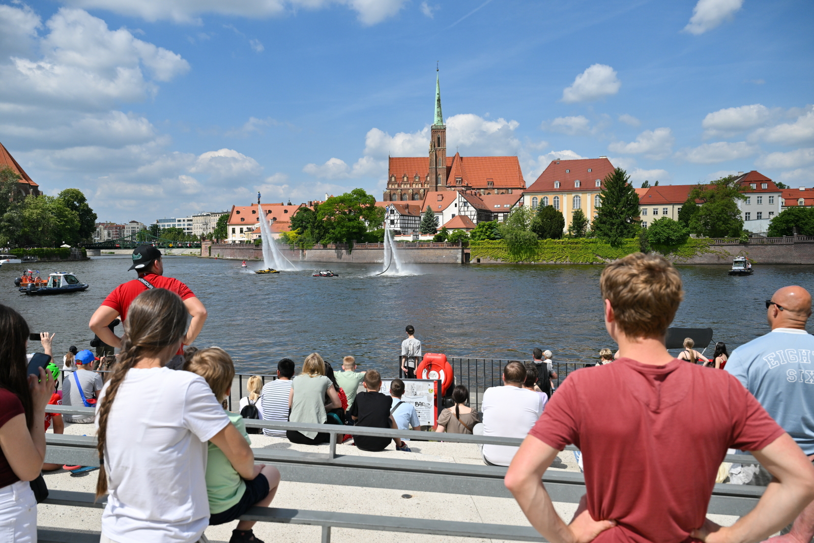 Wrocław: podczas Dni Odry pokazy sprzętu pływającego i rekonstrukcja barki leżącej na dnie rzeki