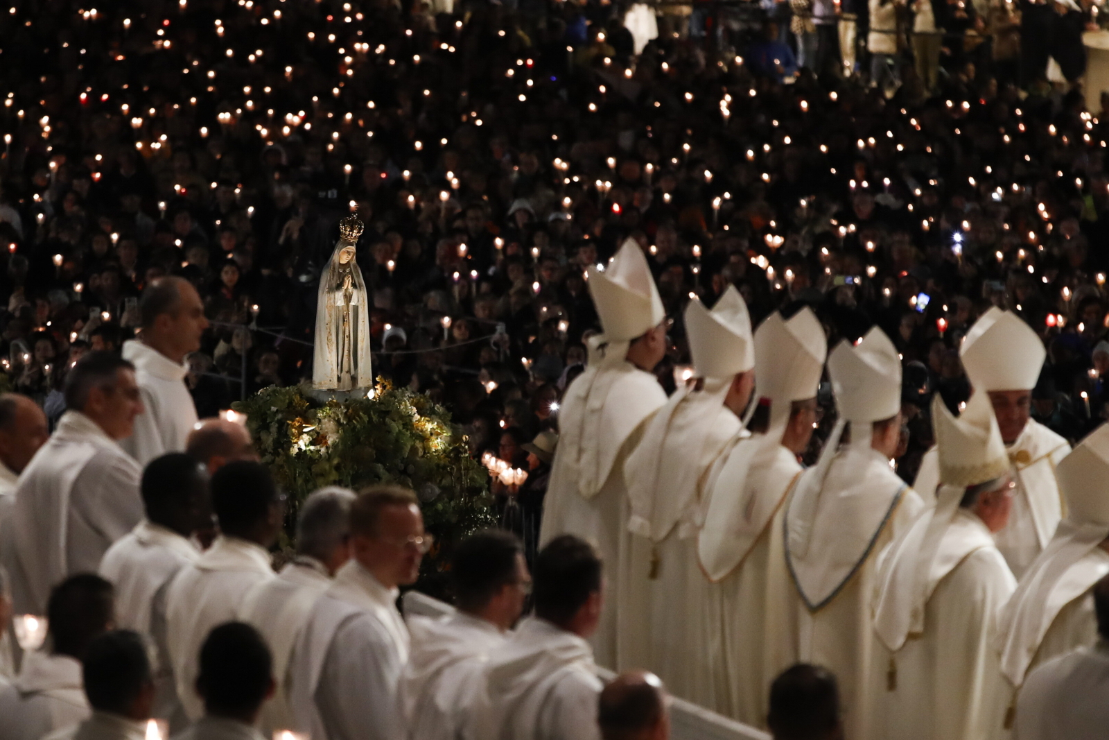 Fatima: pielgrzymi modlą się w intencji pokoju i poszanowania życia