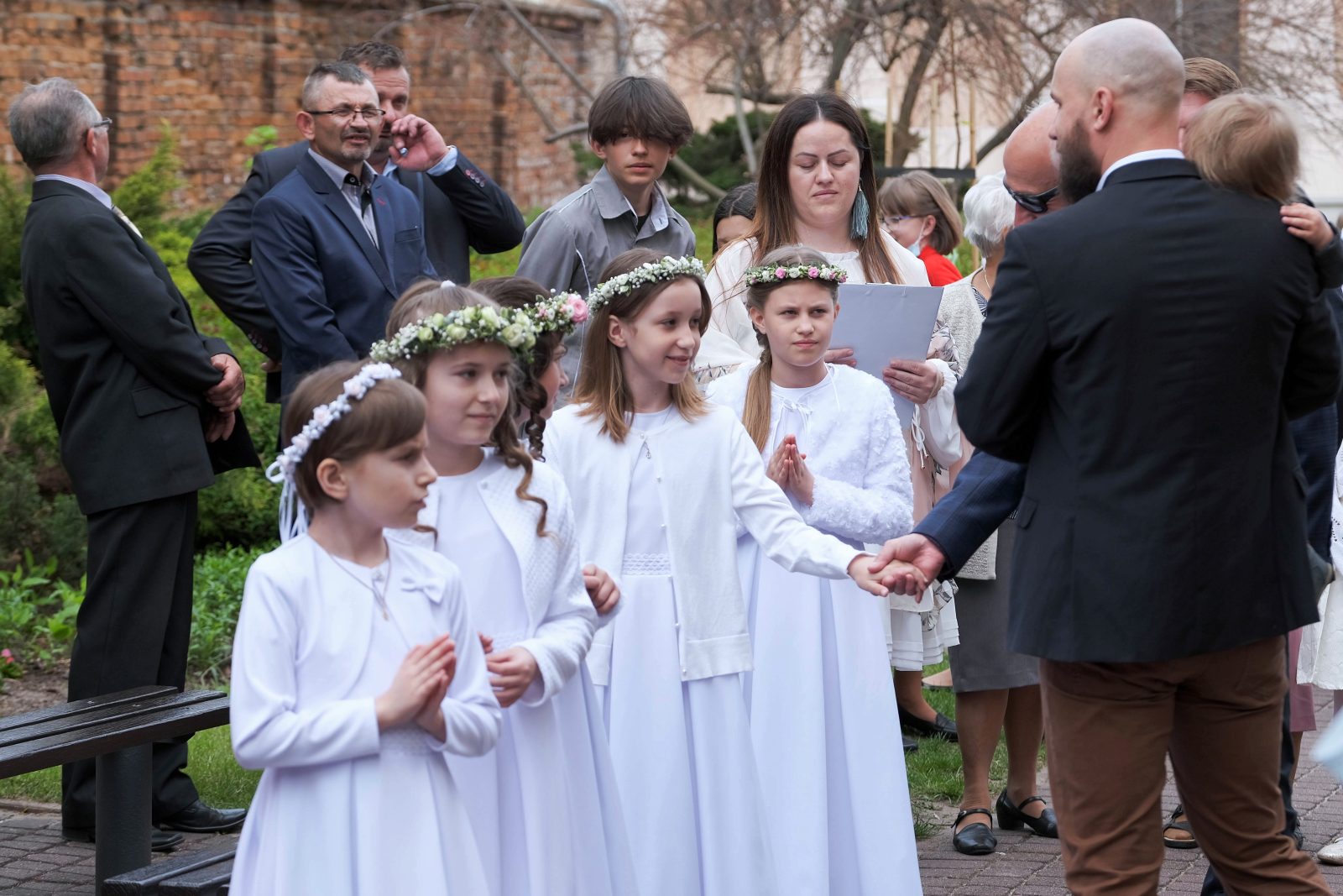 Ceremoniarz na TikToku: do Pierwszej Komunii najbardziej przygotowywała mnie babcia [ROZMOWA]